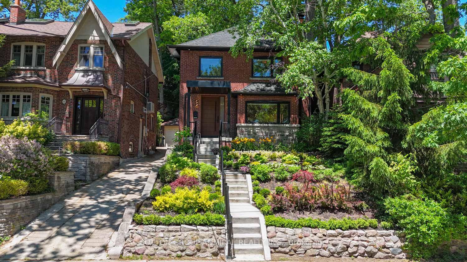 50 Beaufort Road, Toronto — Detached for sale, photo 1