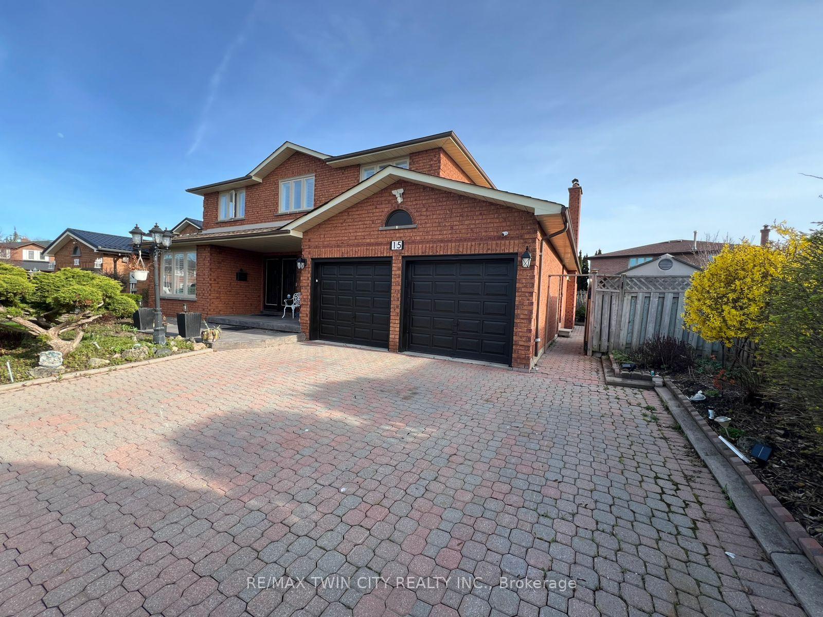 15 Ivory Court — photo 1