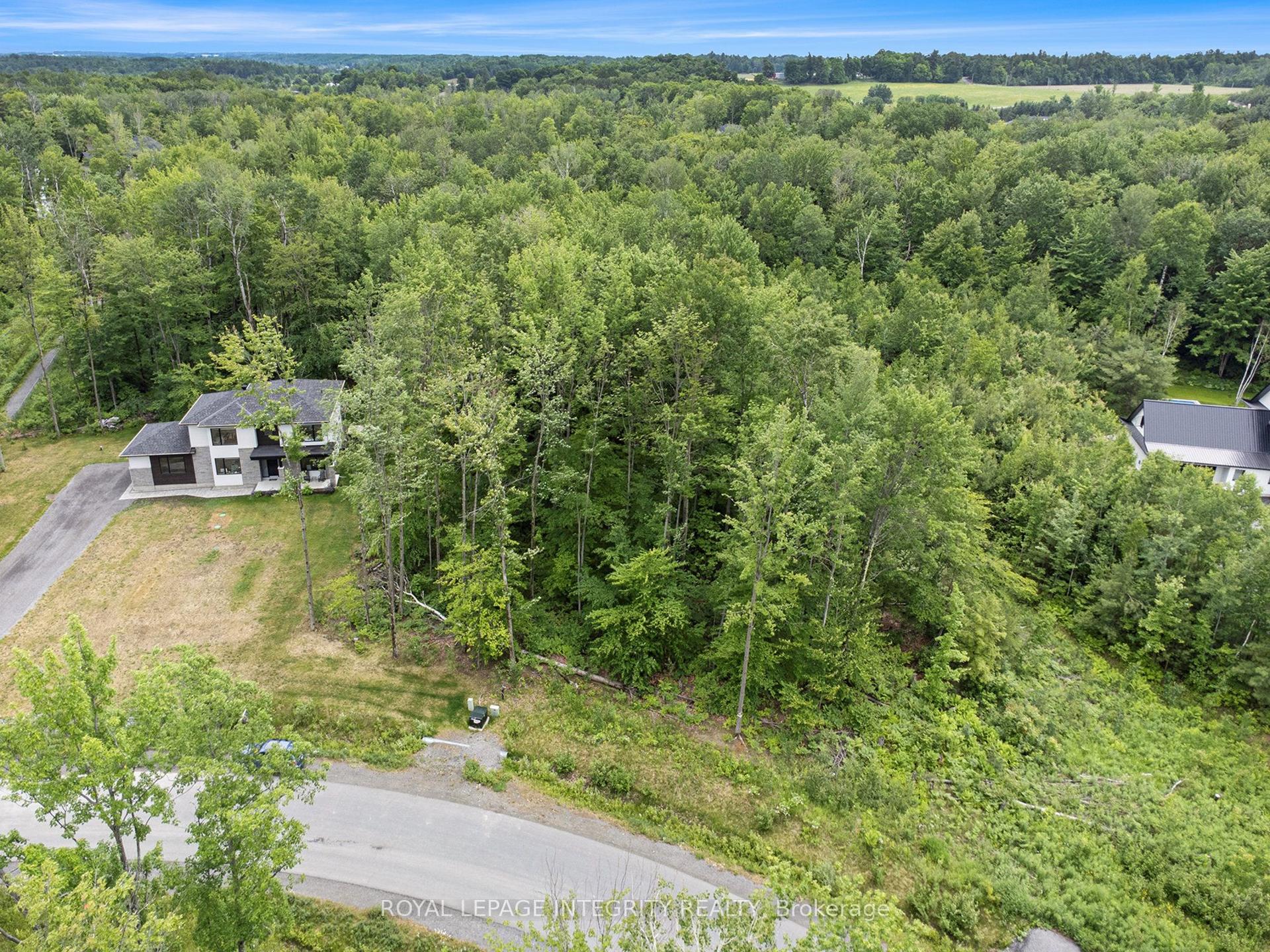 1590 Kinsella Drive — photo 1