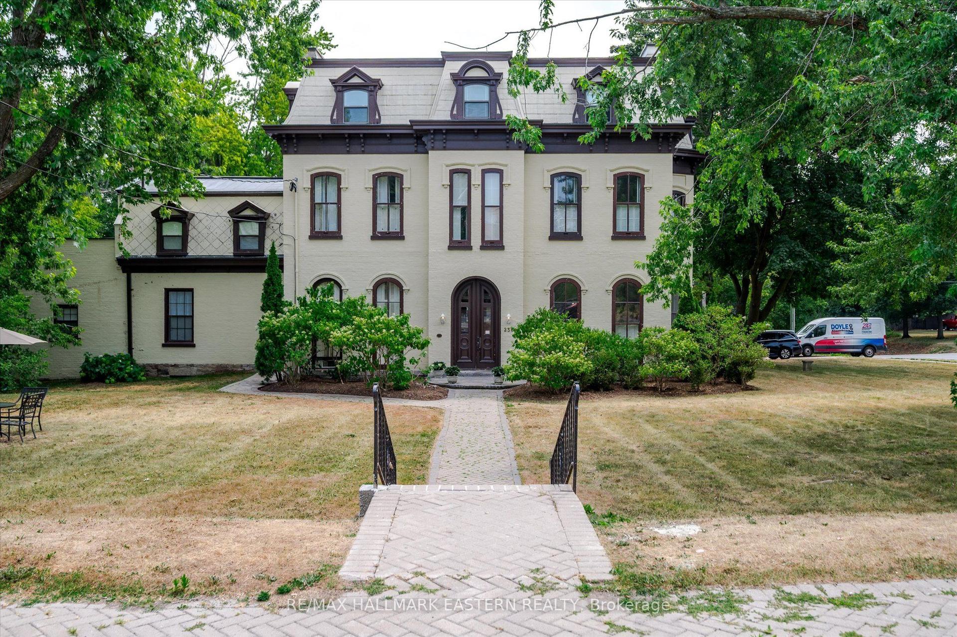 236 Burnham Street — photo 1