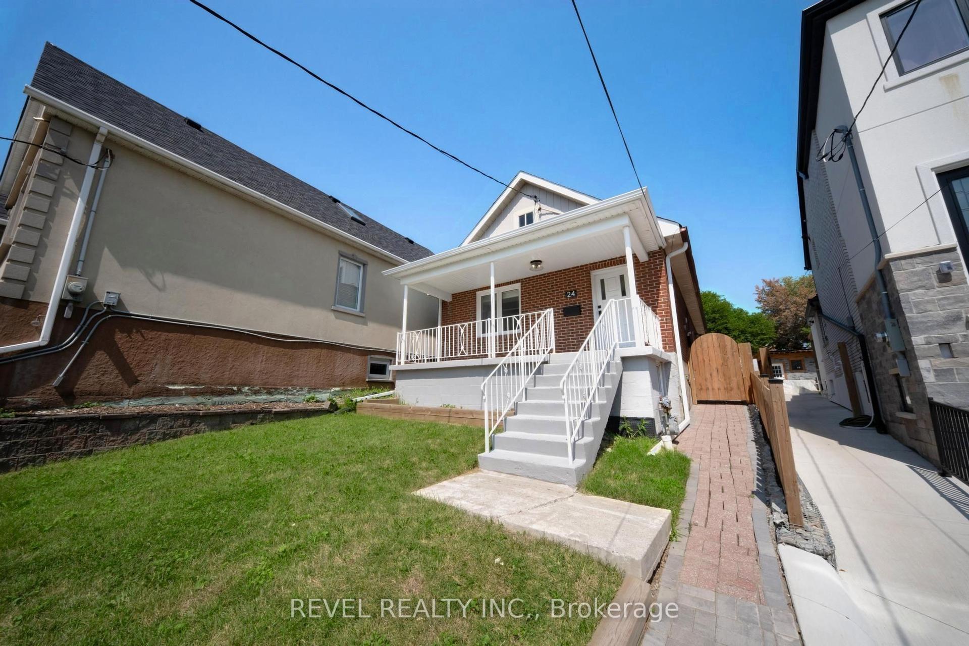 24 Kenora Crescent Main #Main, Toronto — Detached for lease, photo 1