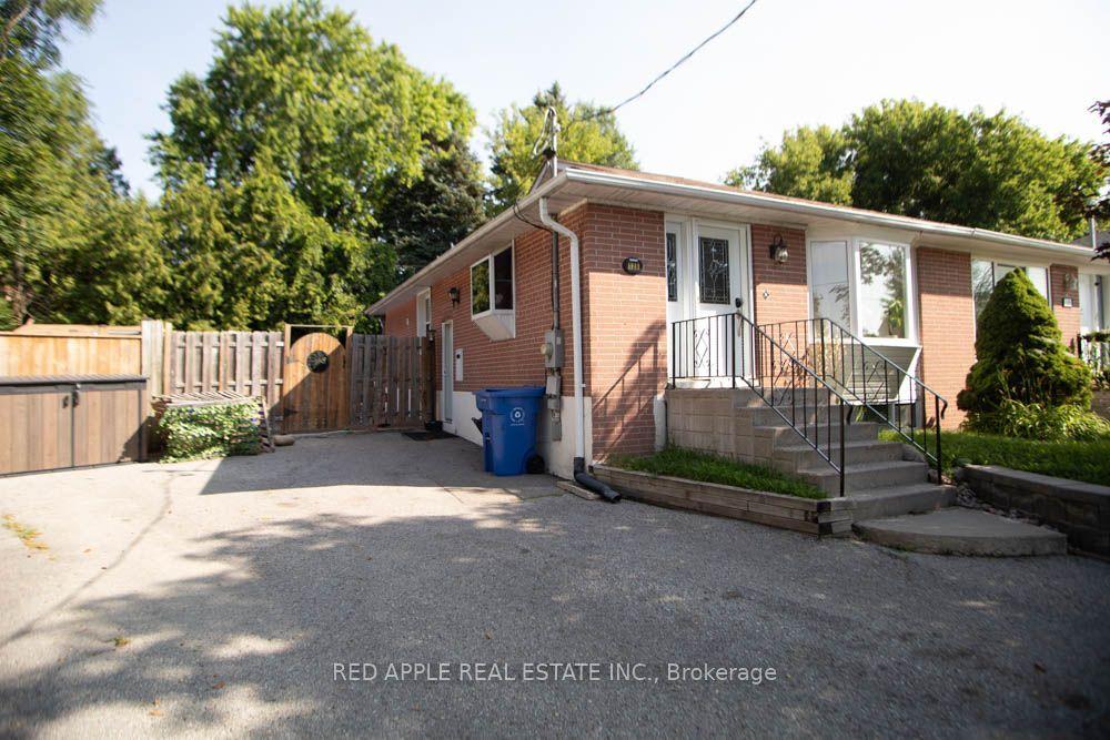 126 LONGFORD Drive, Newmarket — Semi-Detached for lease, photo 1