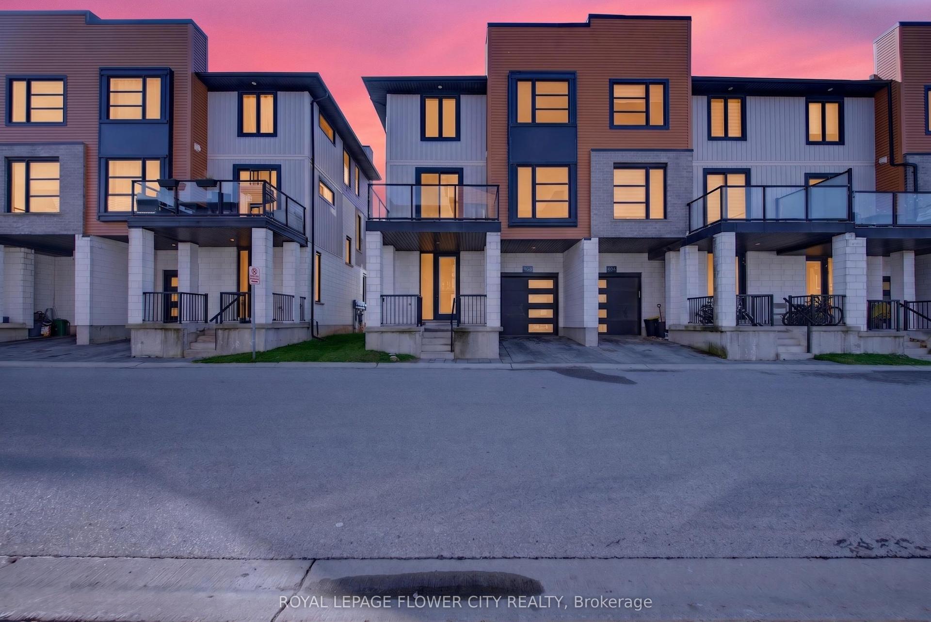 923 Sarnia Road — photo 1