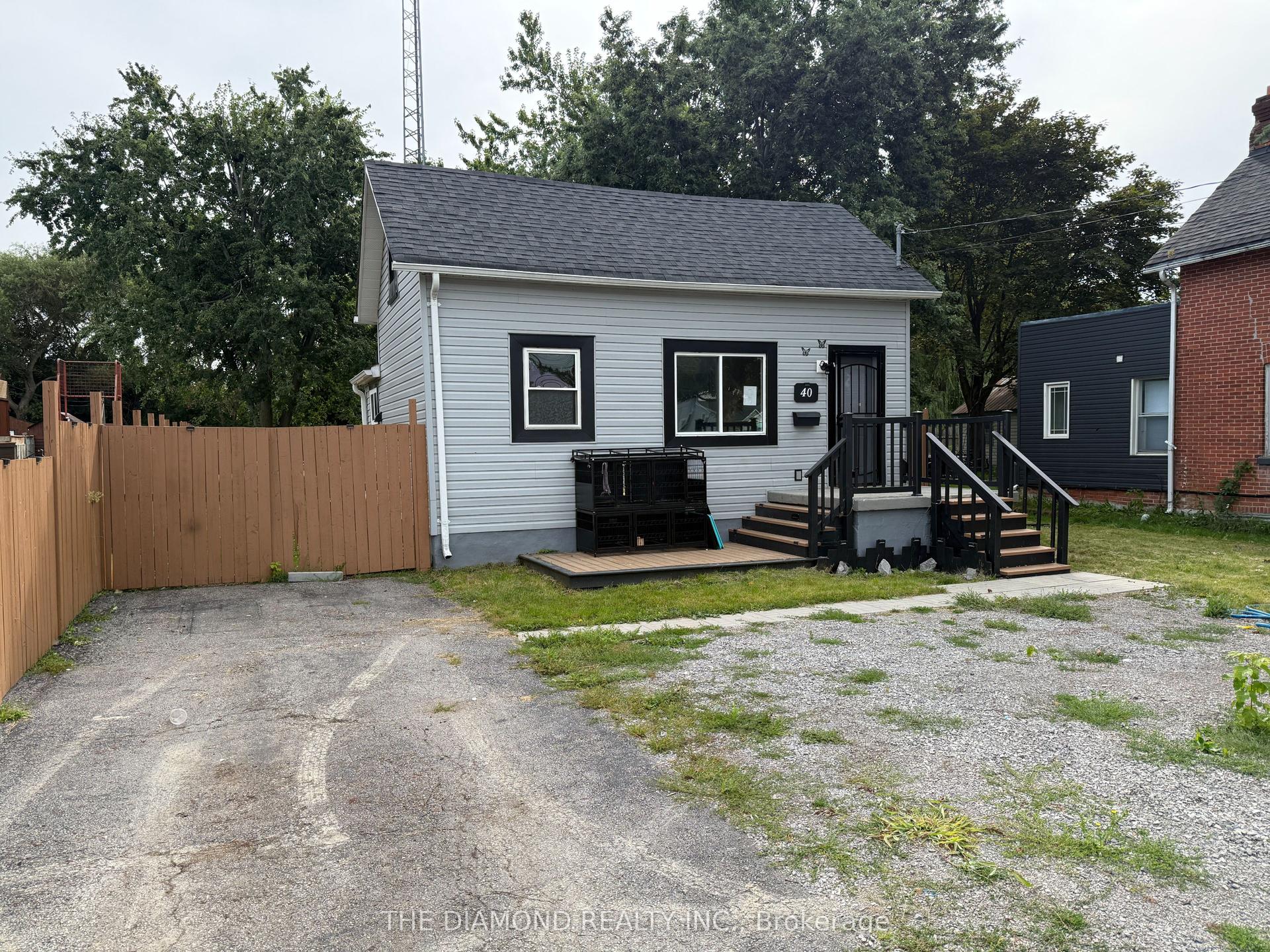 40 St Patrick Street, Kawartha Lakes — Detached for sale, photo 1