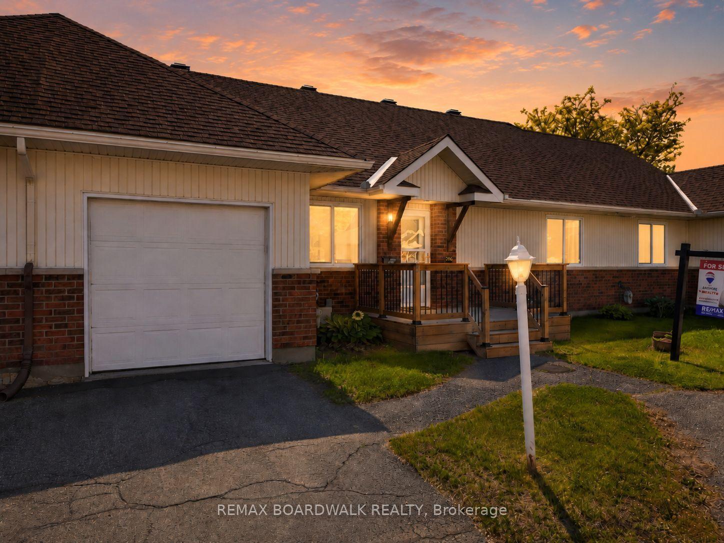 206 Oak Leaf Private, Stittsville - Munster - Richmond — Condo Town for sale, photo 1