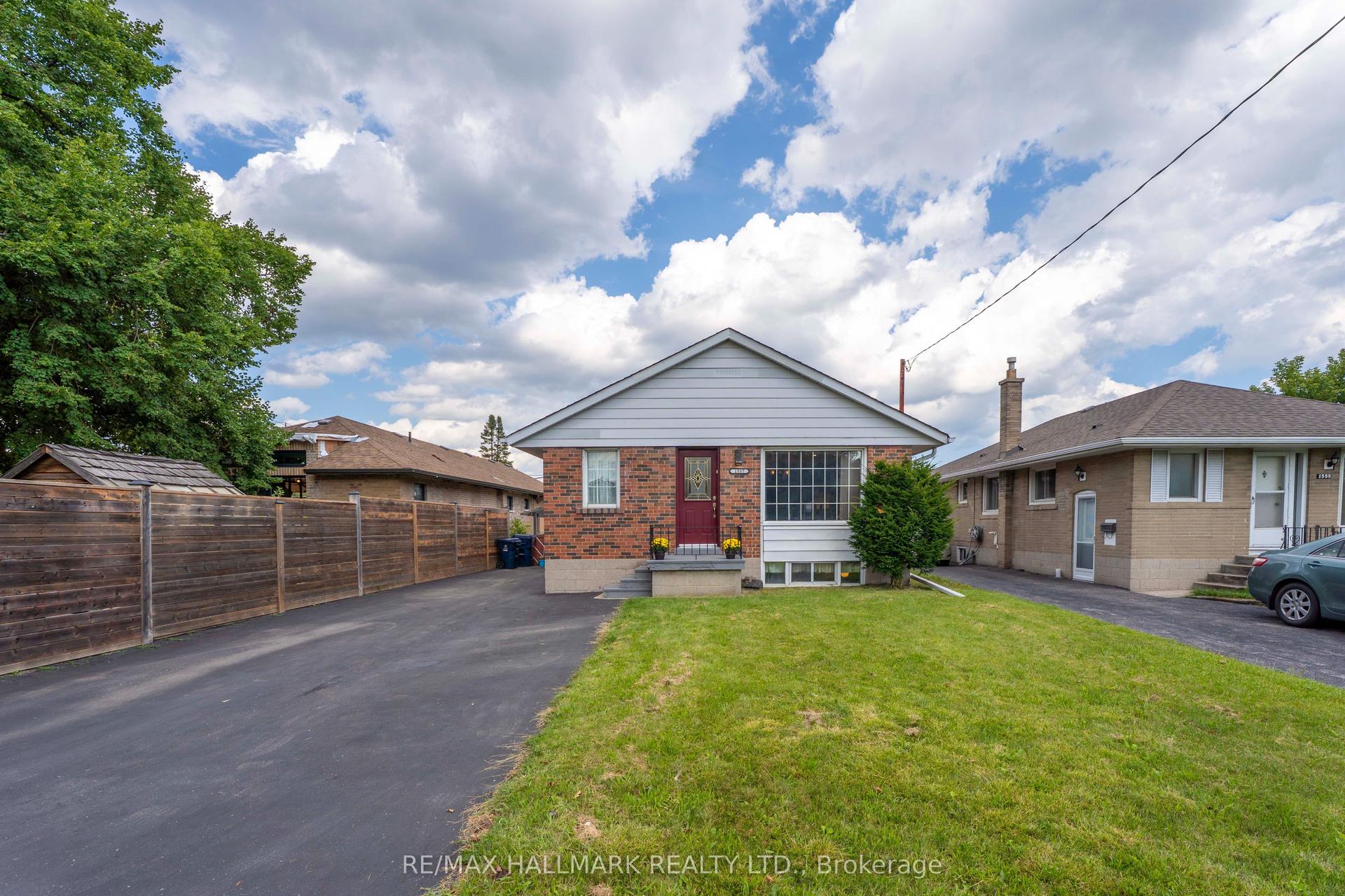 1557 Pharmacy Avenue, Toronto — Detached for sale, photo 1