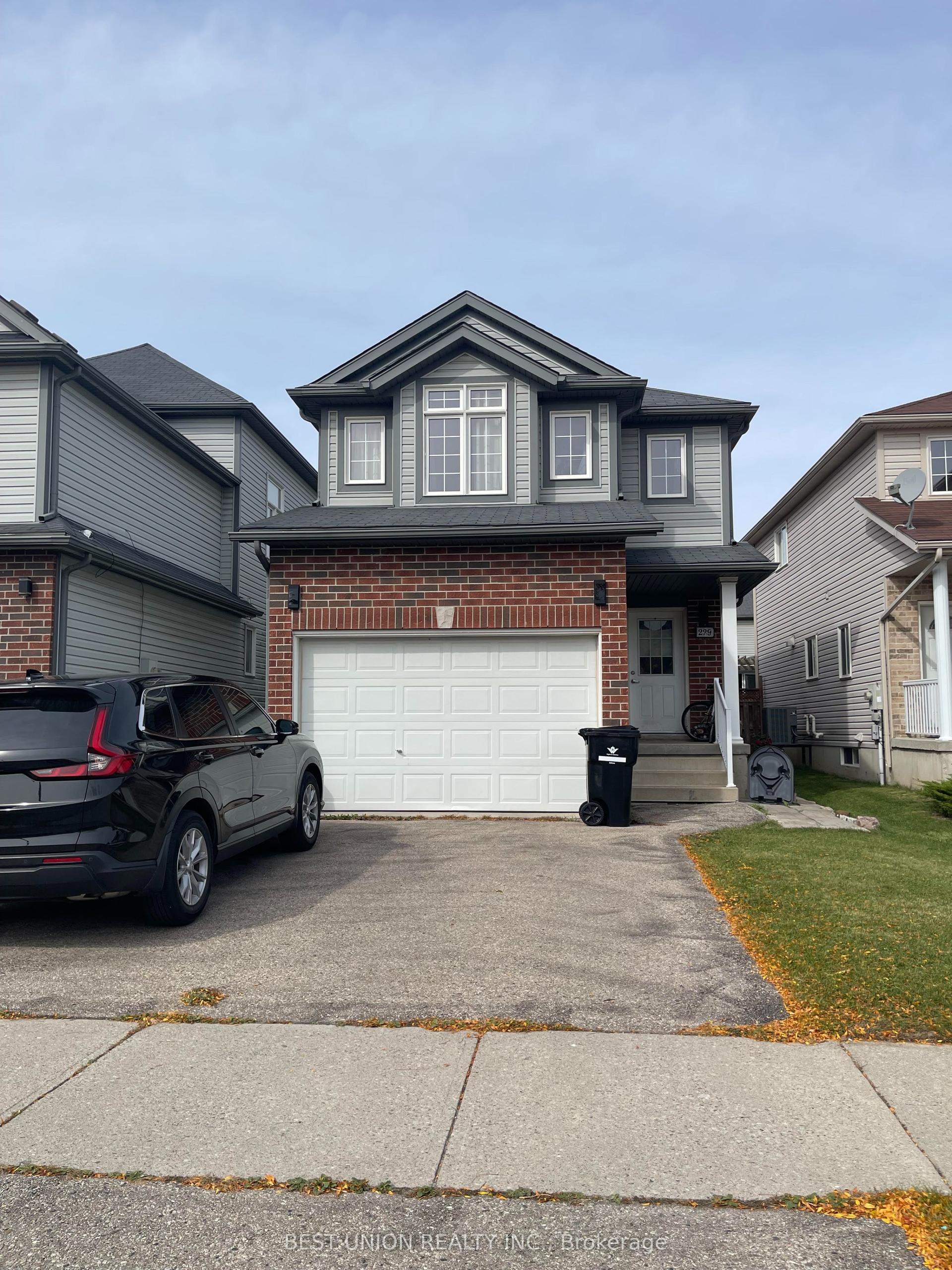 229 Featherstone Crescent, Kitchener — Detached for lease, photo 1
