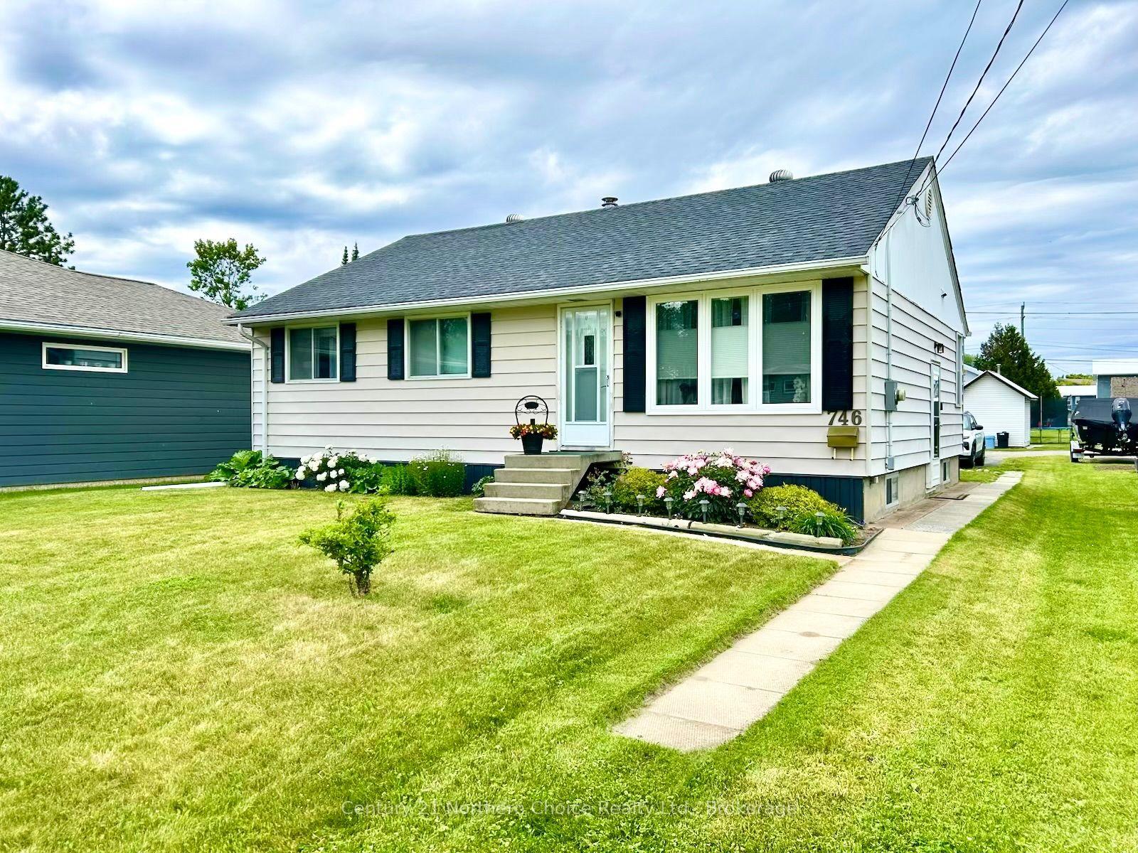 746 Thompson Street, Fort Frances — Detached for sale, photo 1