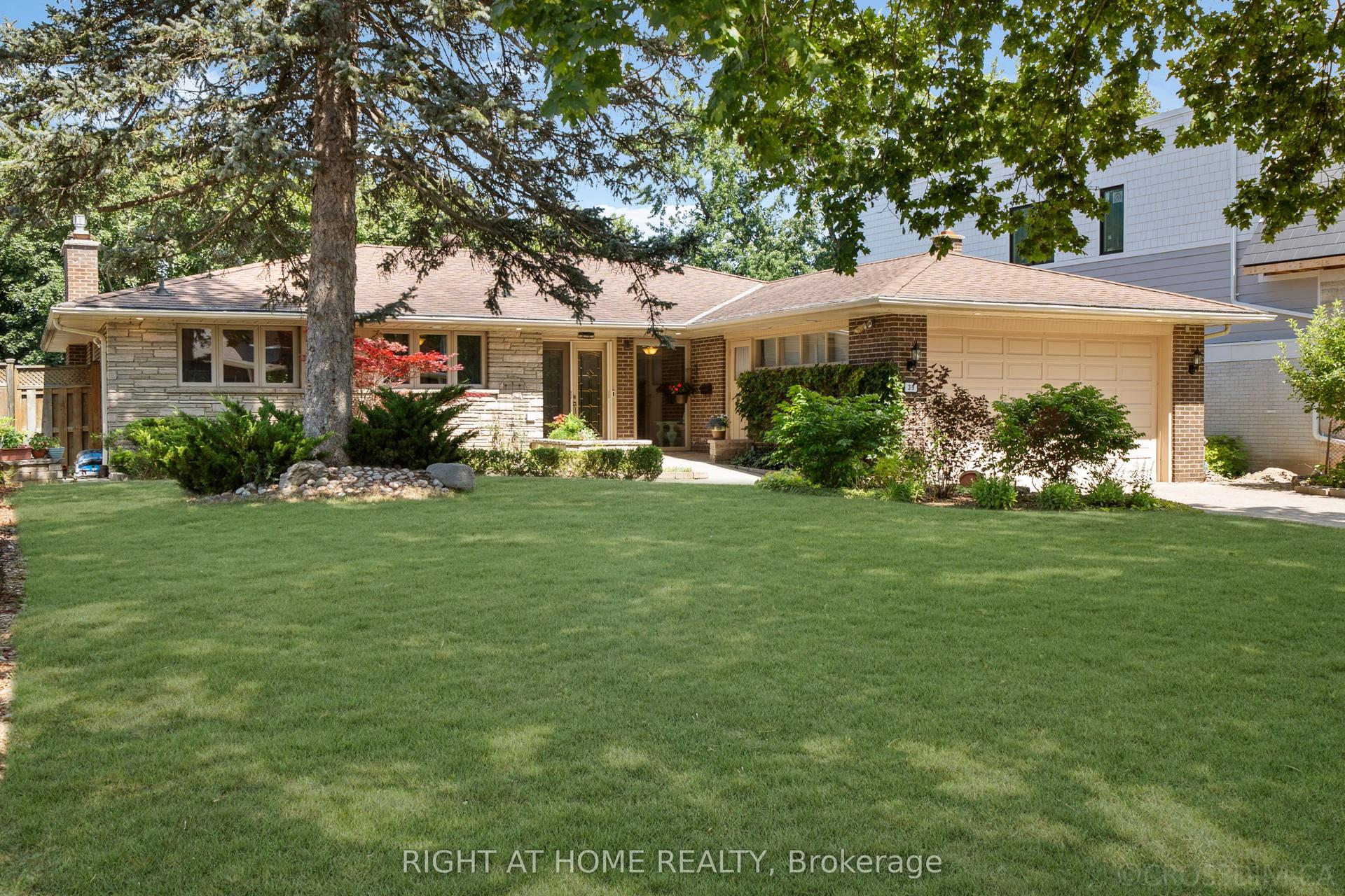 39 Grovetree Road, Toronto — Detached for sale, photo 1