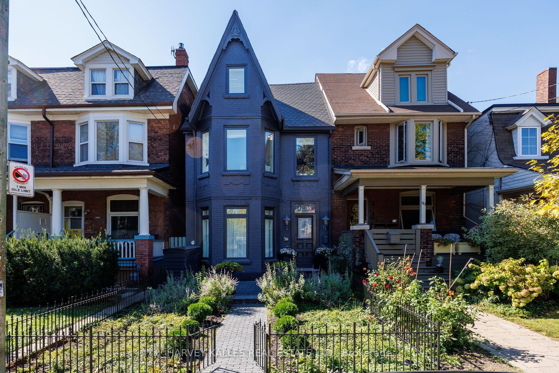 38 Sorauren Avenue — photo 1