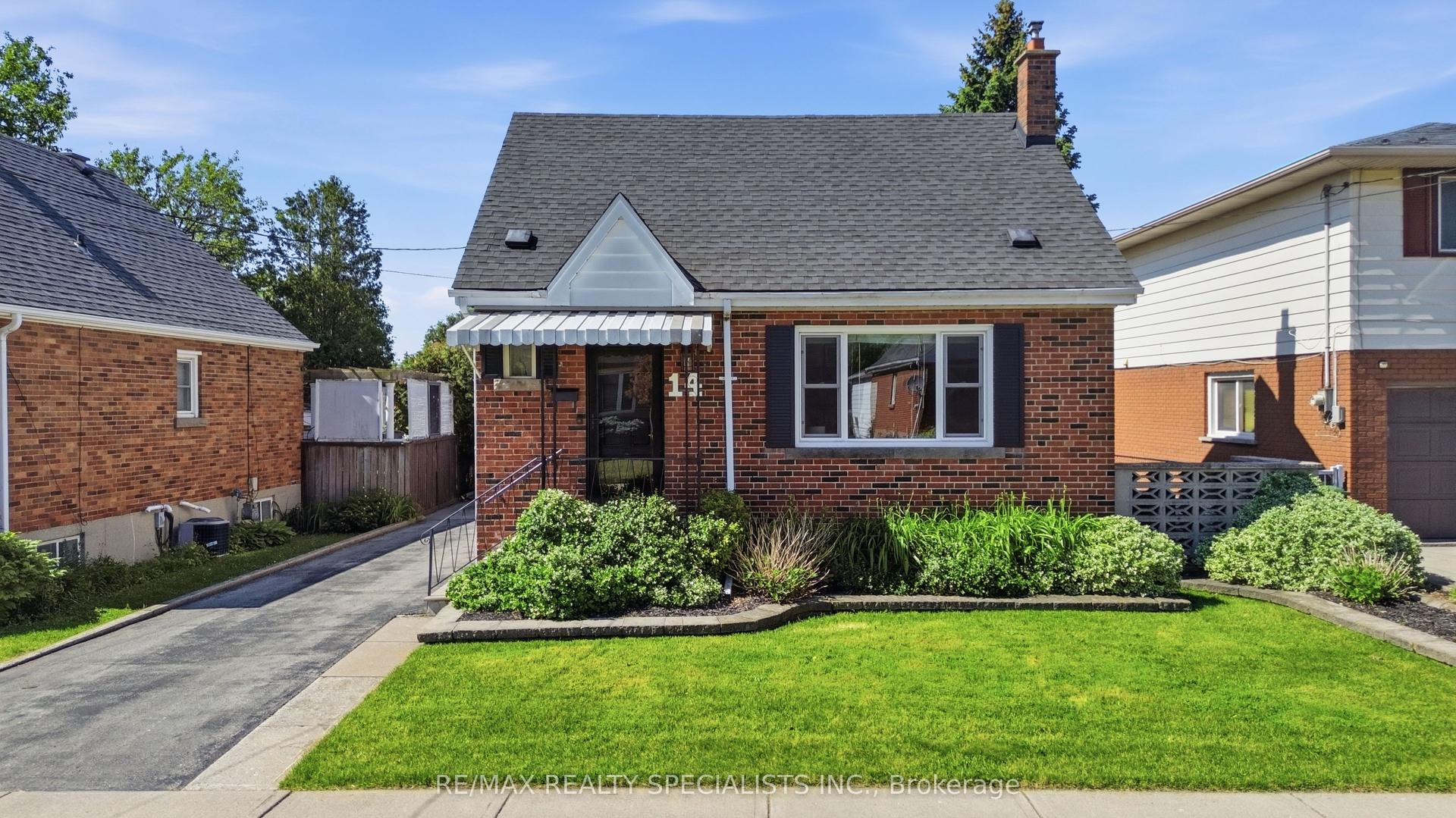 14 Russell Street — photo 1
