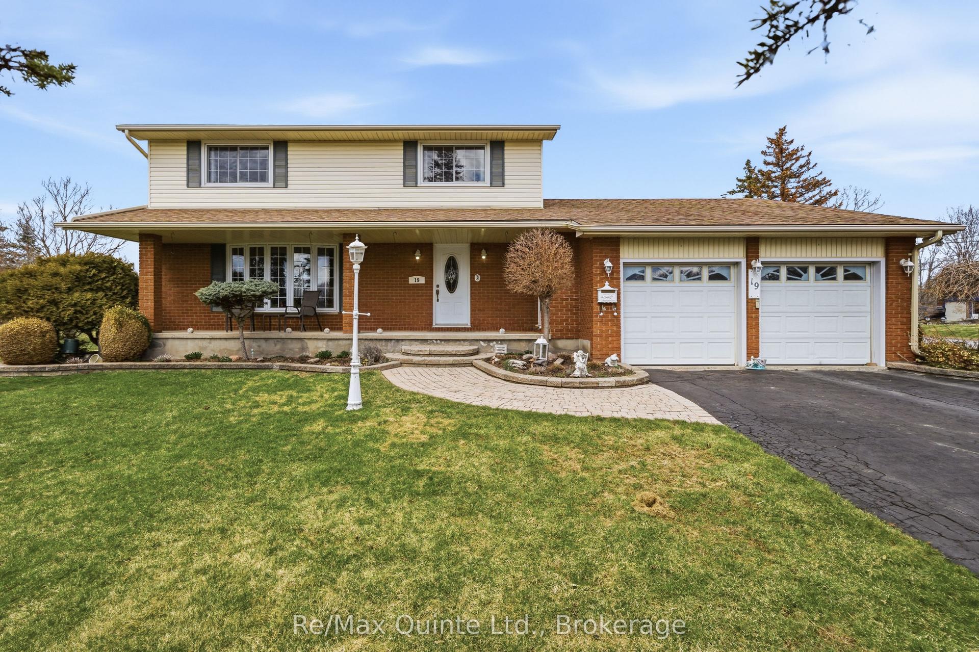 19 Country Club Drive, Quinte West — Detached for sale, photo 1