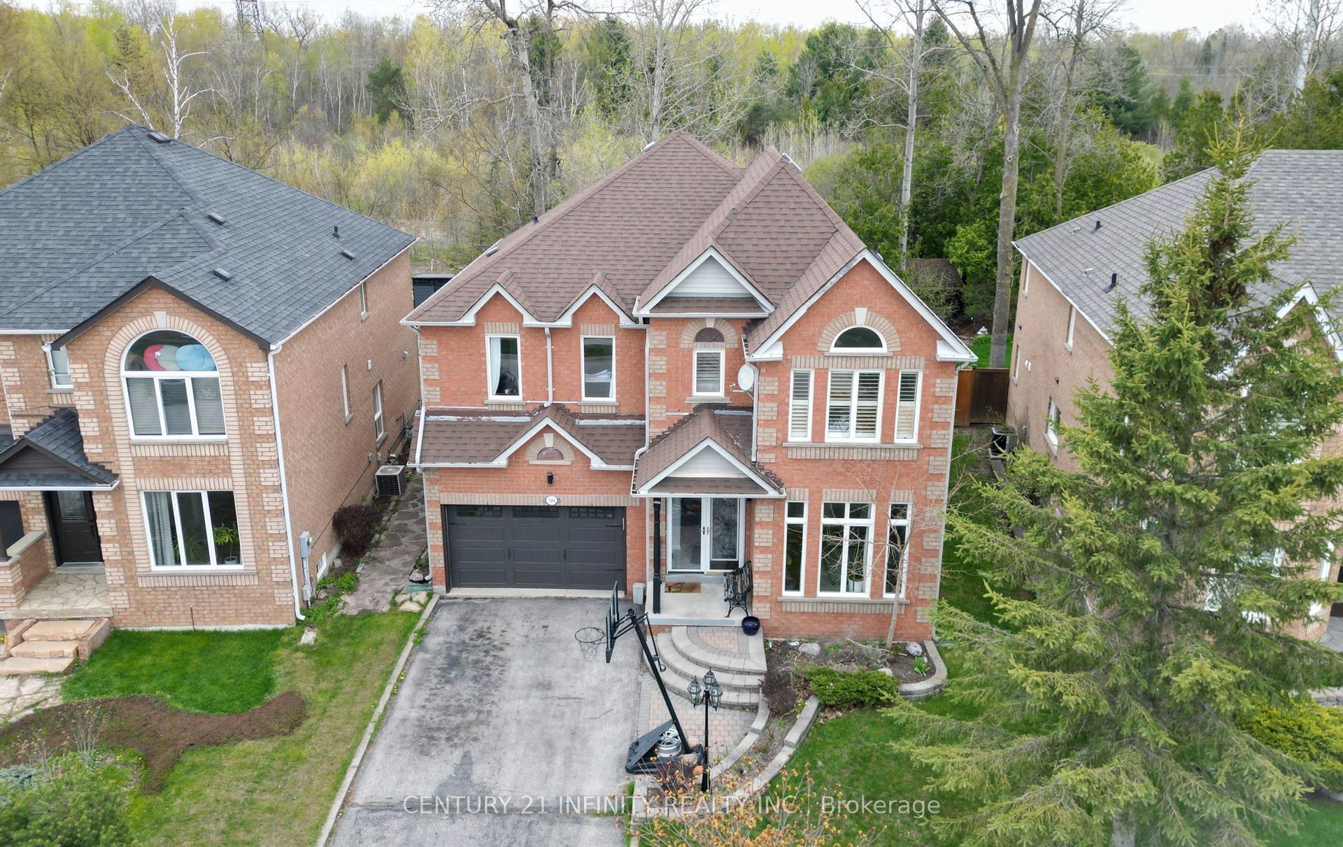 1484 Sandhurst Crescent — photo 1