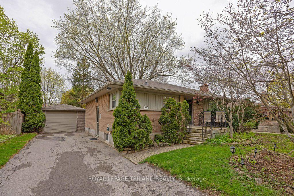 596 RIDGEWOOD Crescent — photo 1