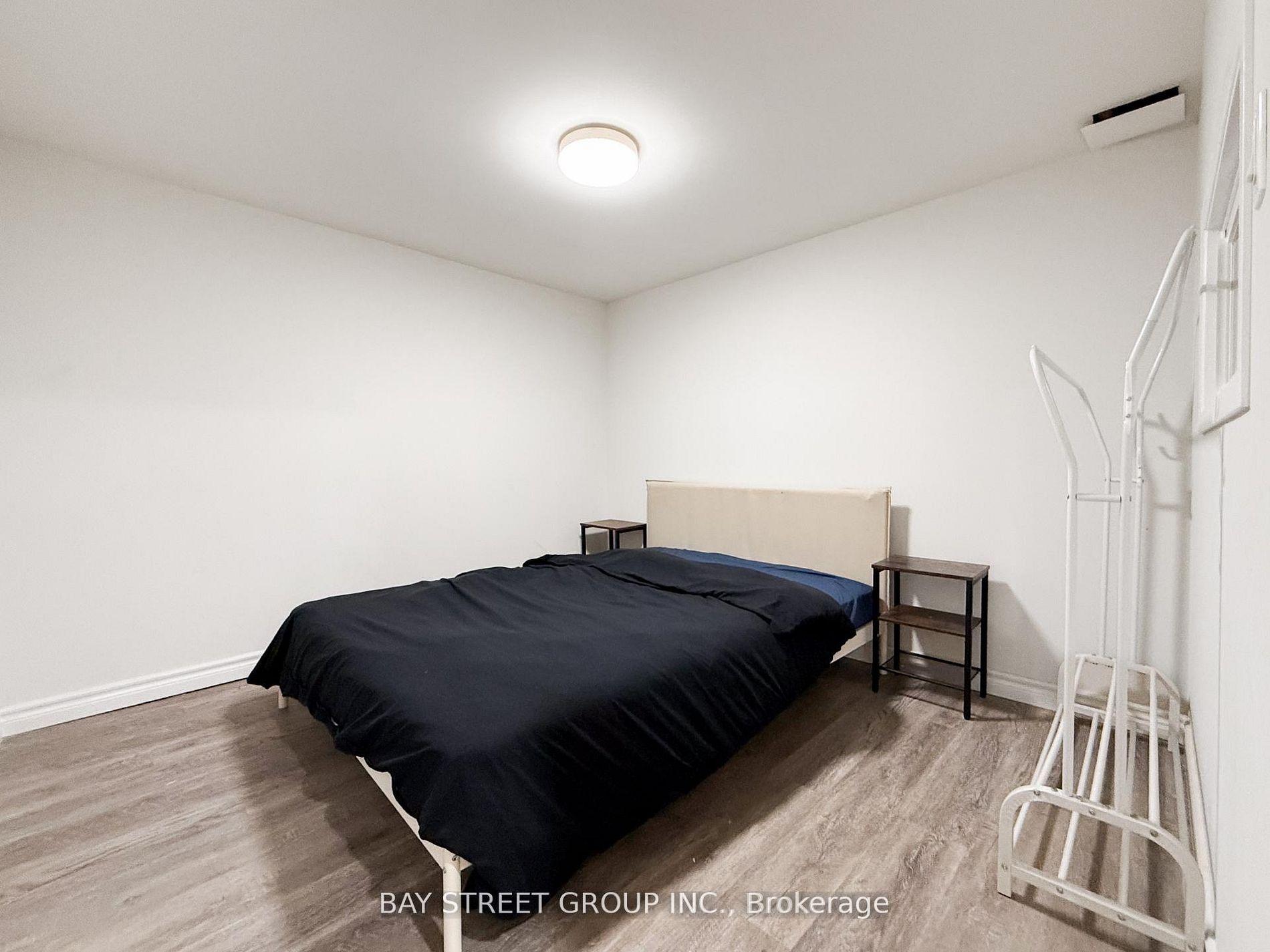 82 Radwell Cres Crescent, Toronto — Detached for lease, photo 1