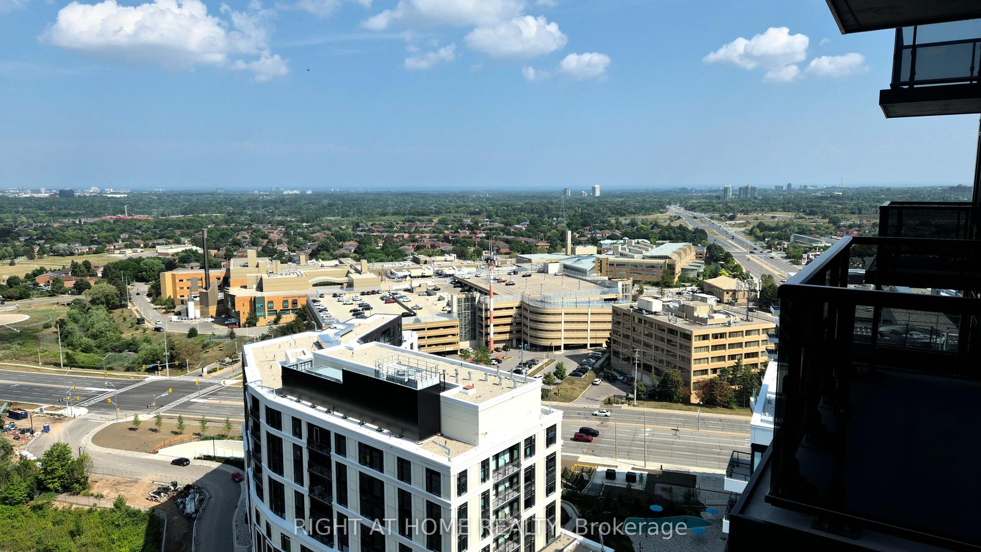 2495 Eglinton Avenue W 2101 #2101, Mississauga — Condo for lease, photo 1
