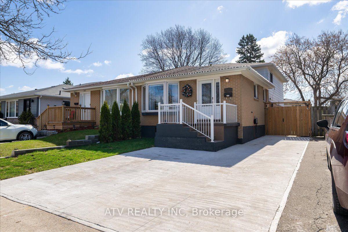 2504 Glamworth Crescent — photo 1