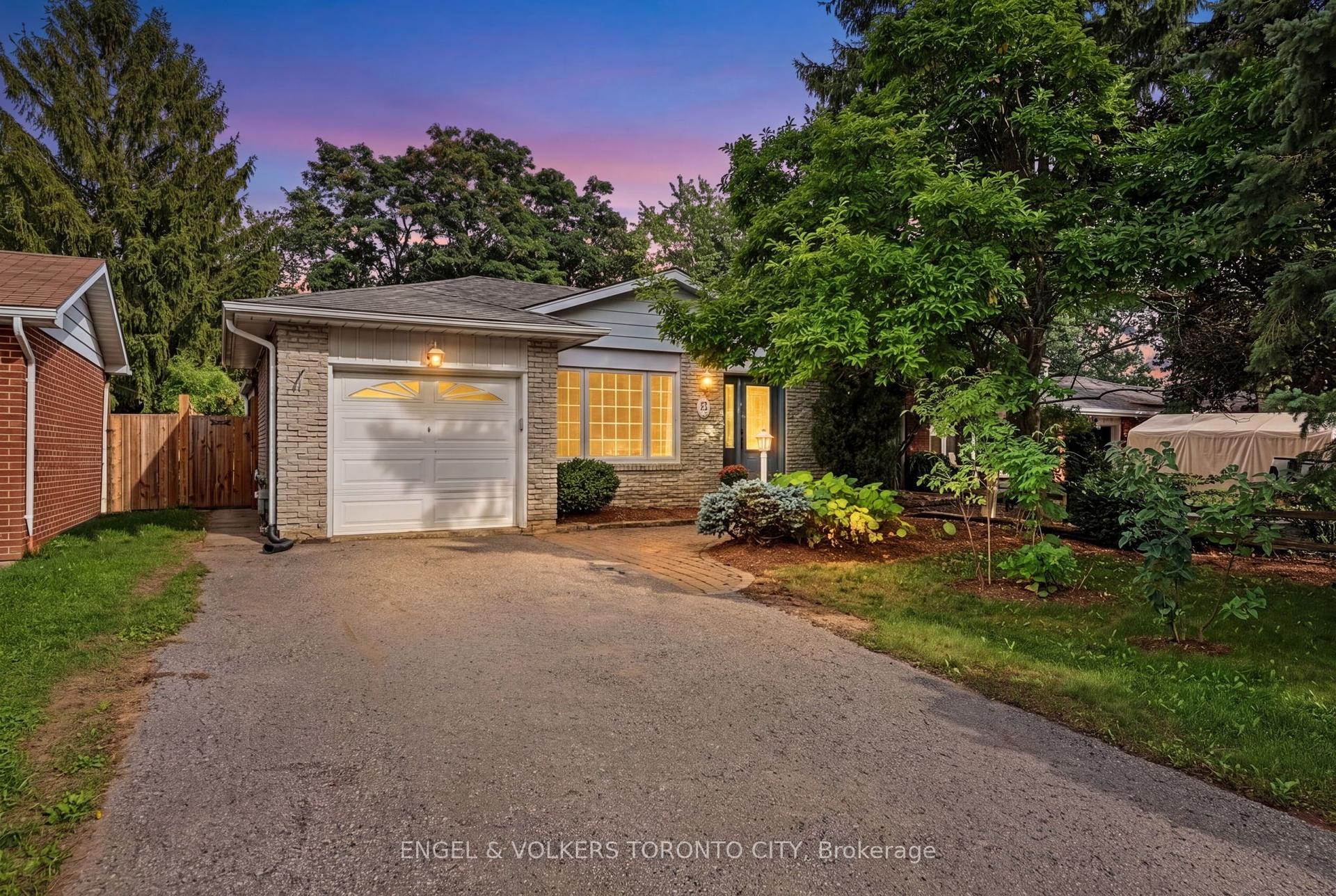 25 Cemetery Lane, Whitchurch-Stouffville — Detached for sale, photo 1