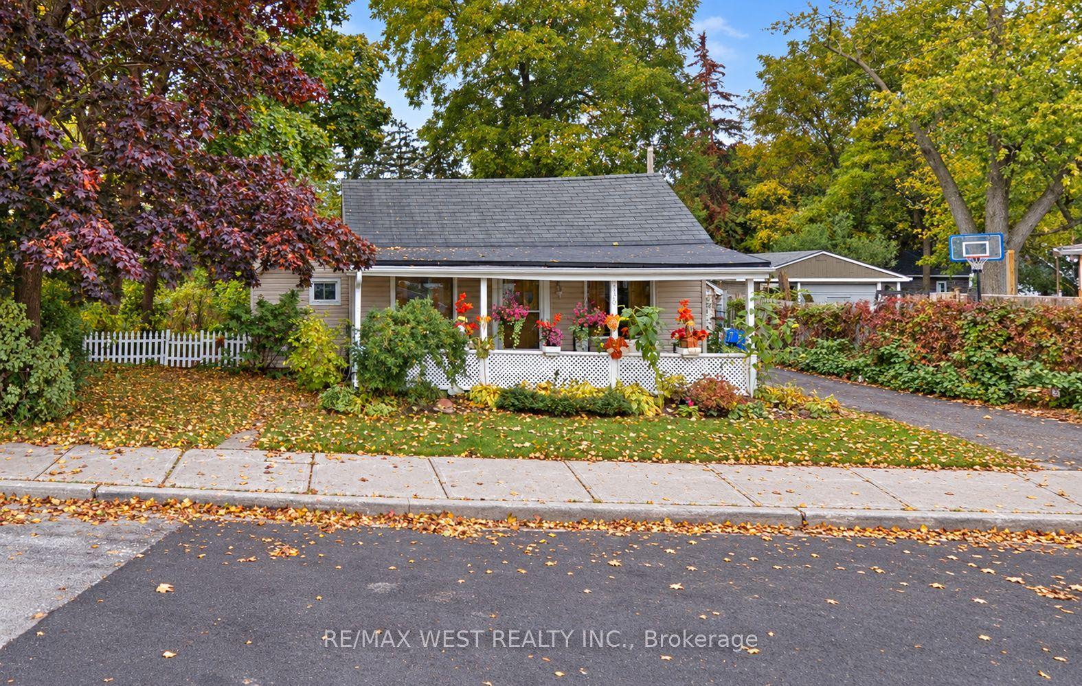 130 Pine Street, Whitby — Detached for sale, photo 1