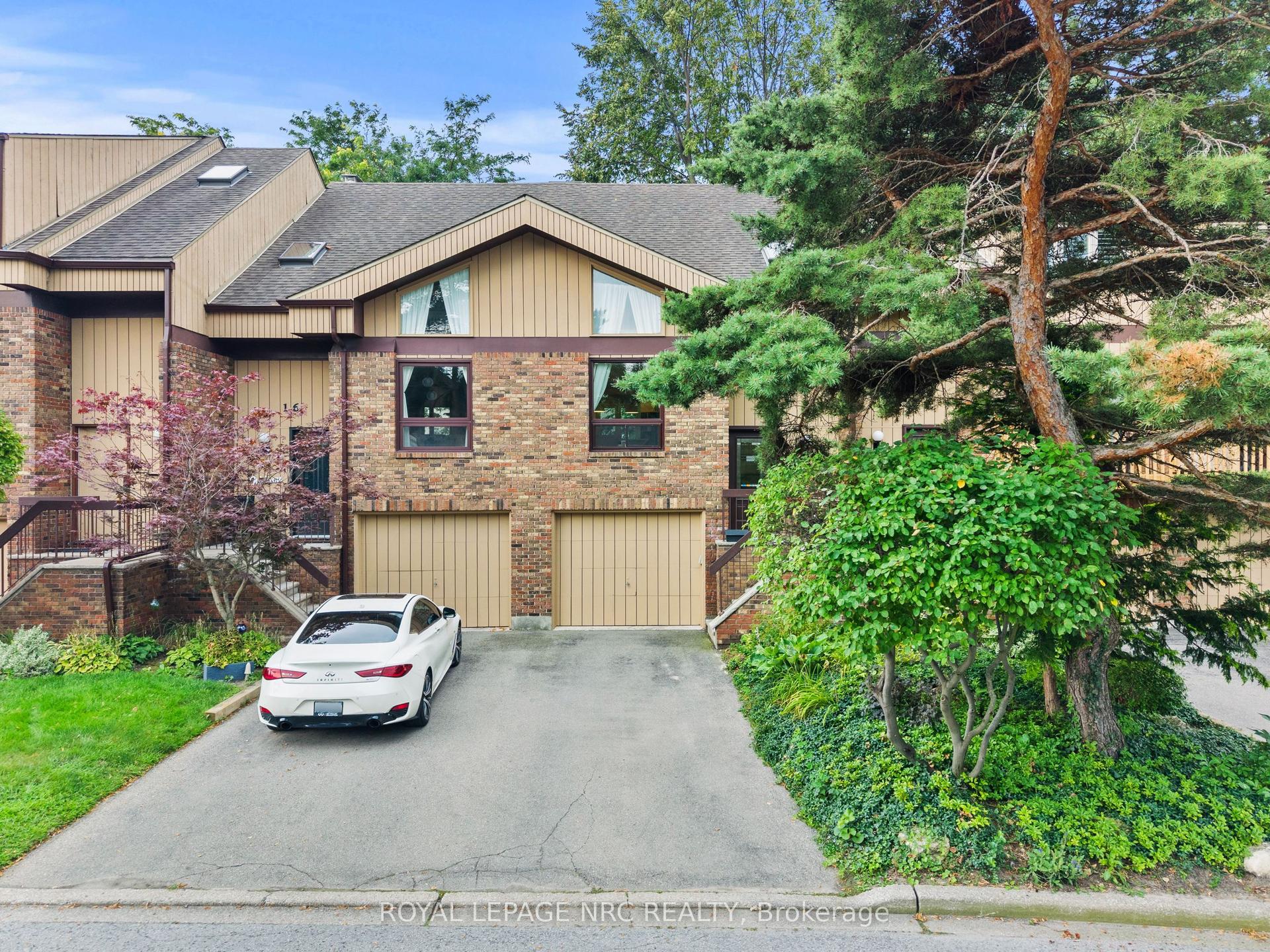 178 Scott Street 15 #15, St. Catharines — Condo Town for sale, photo 1