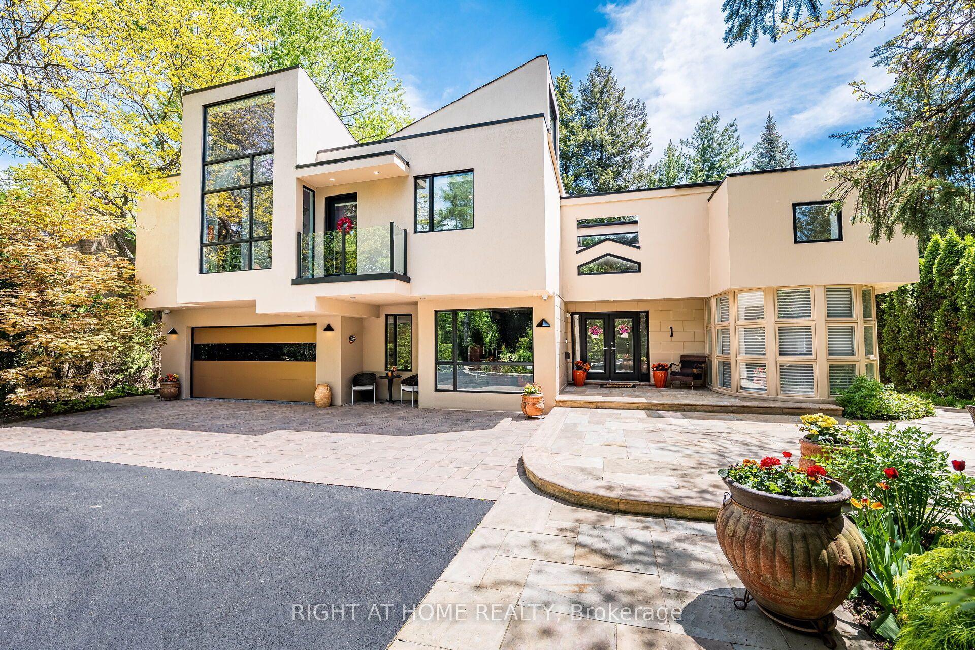1 Friars Lane, Toronto — Detached for sale, photo 1