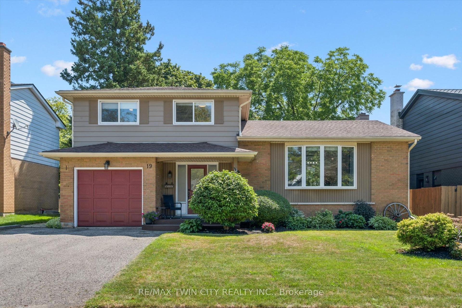 19 Mcgarry Drive, Kitchener — Detached for sale, photo 1