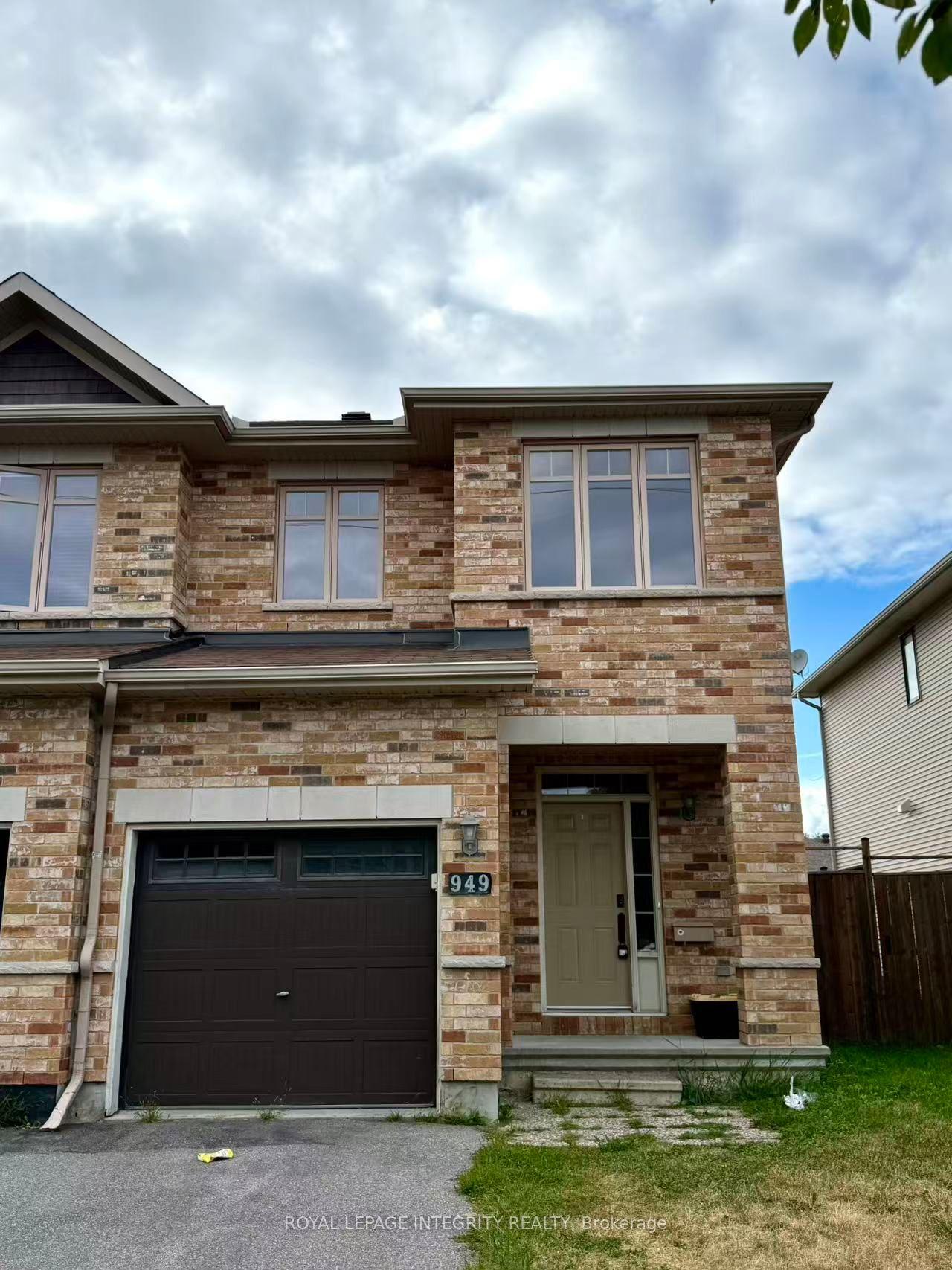 949 KLONDIKE Road, Kanata — Townhouse for lease, photo 1