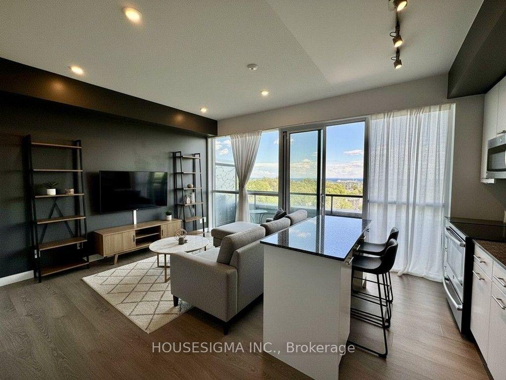 2055 Danforth Avenue 811 #811 — photo 1