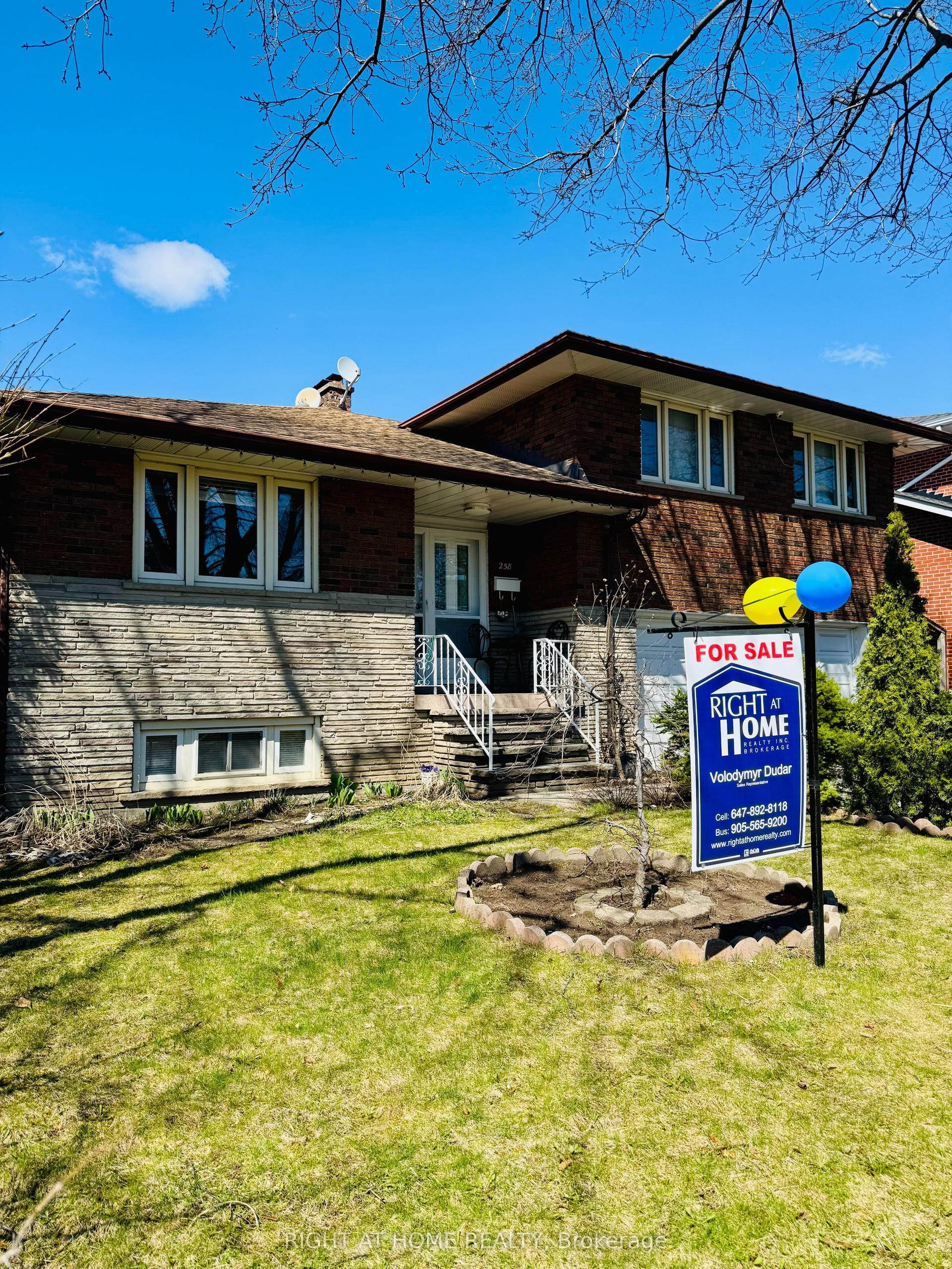 258 La Rose Avenue — photo 1