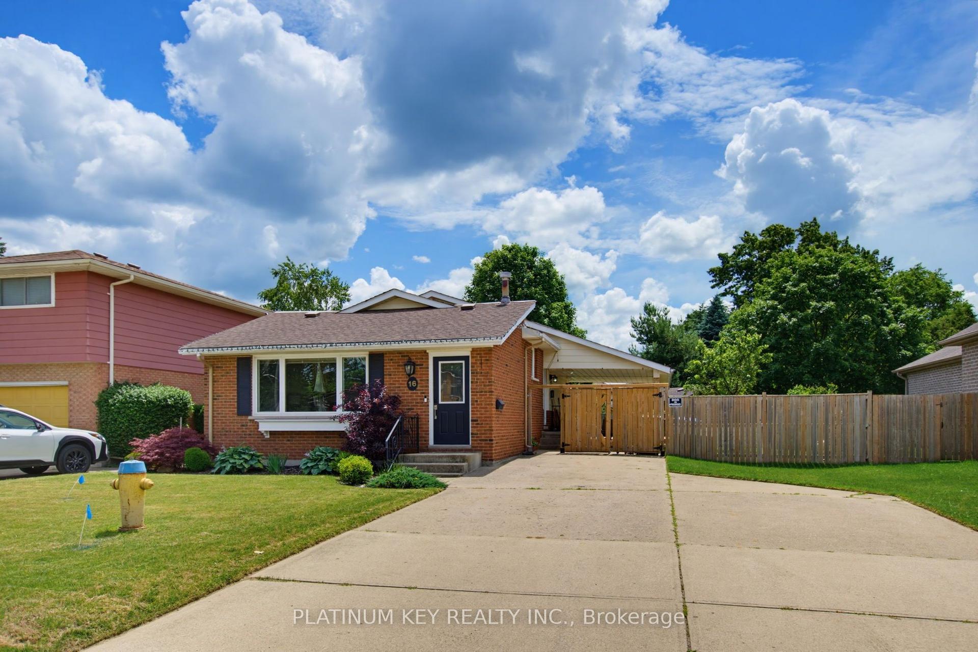 16 Sharpe Drive — photo 1
