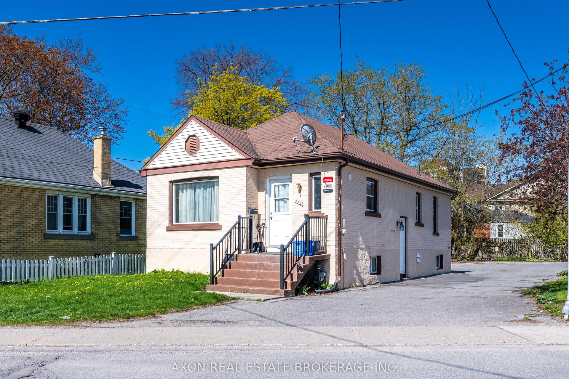 426 Macdonnell Street — photo 1