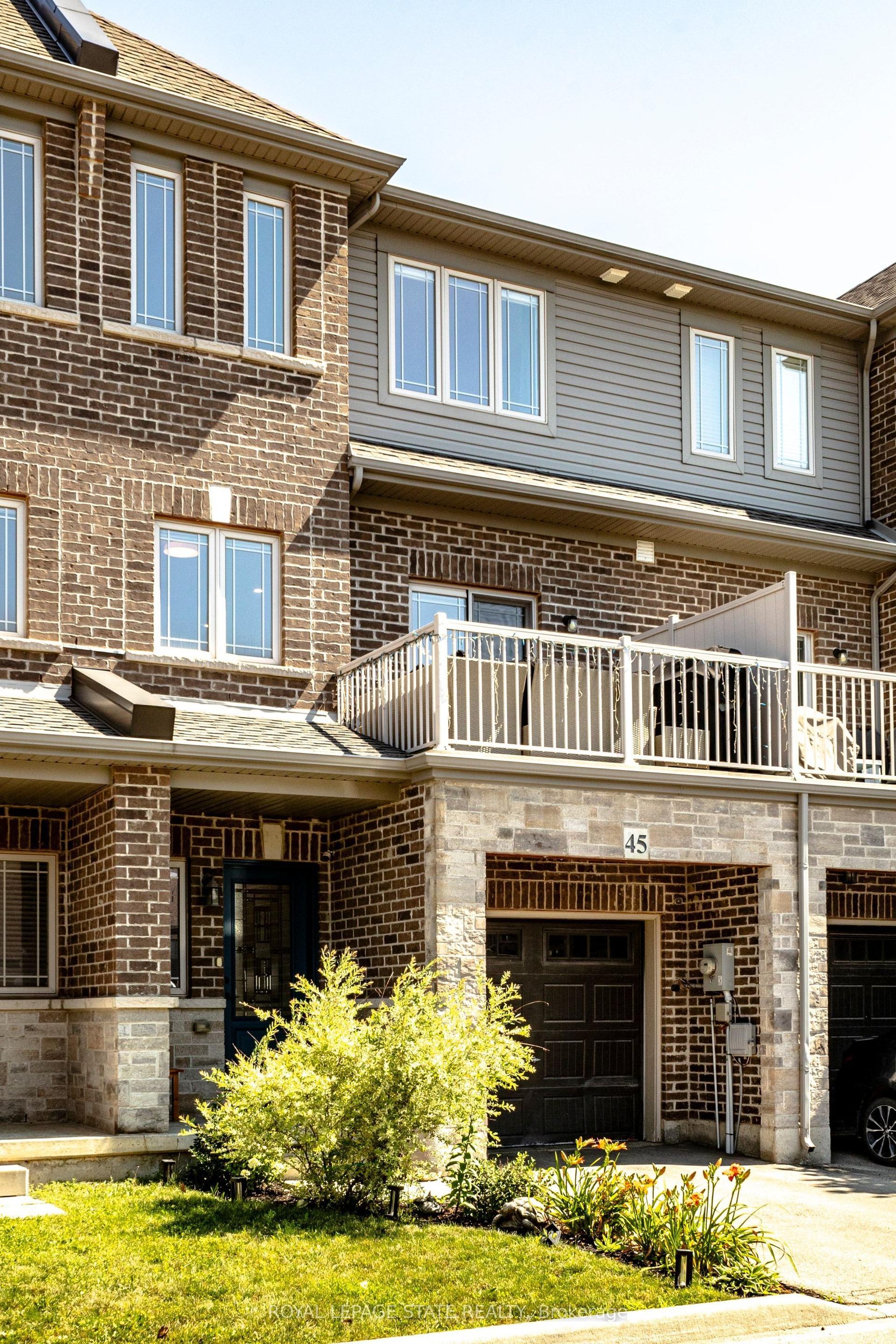 45 Crossings Way, Hamilton — Townhouse for sale, photo 1