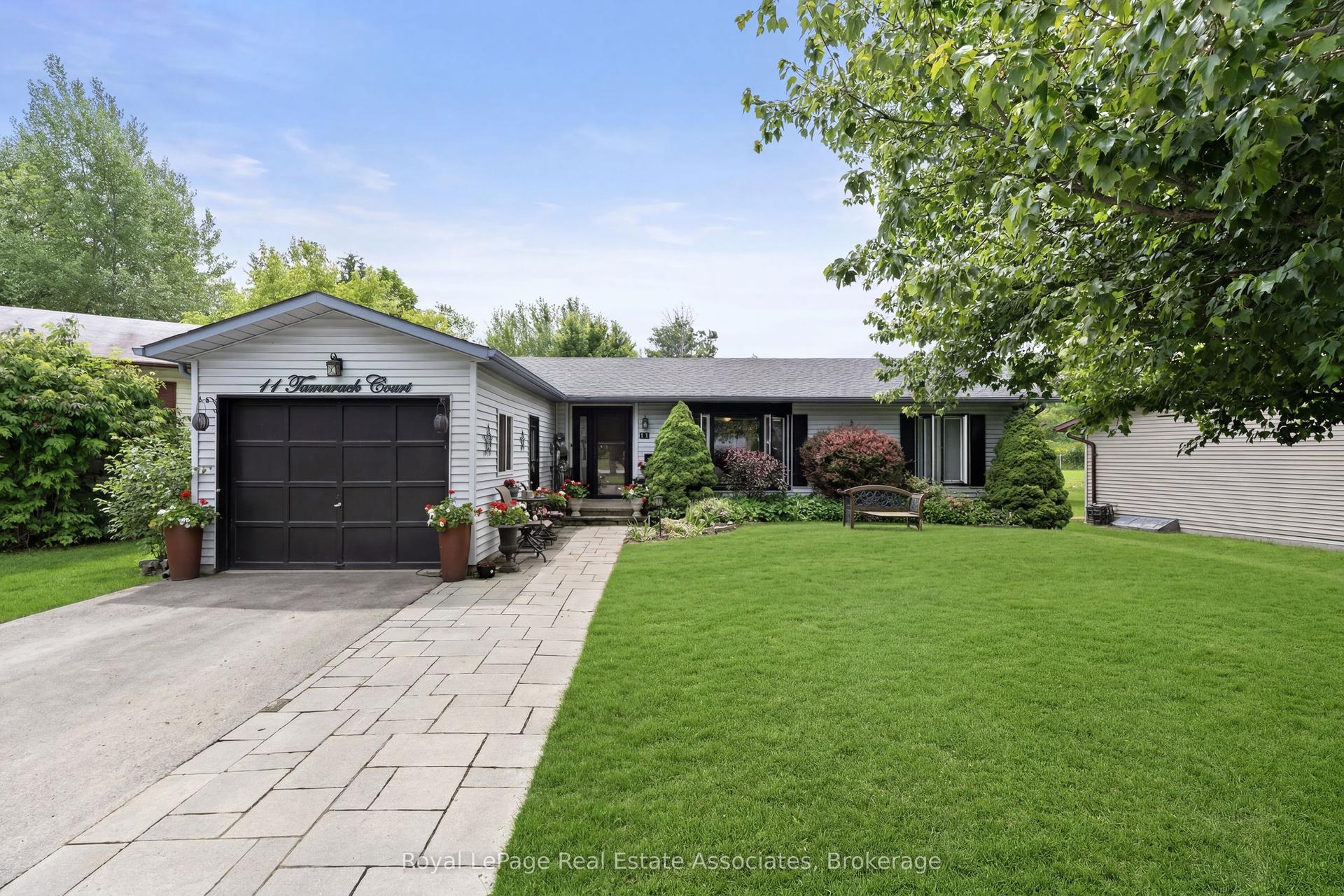 11 Tamarack Court — photo 1