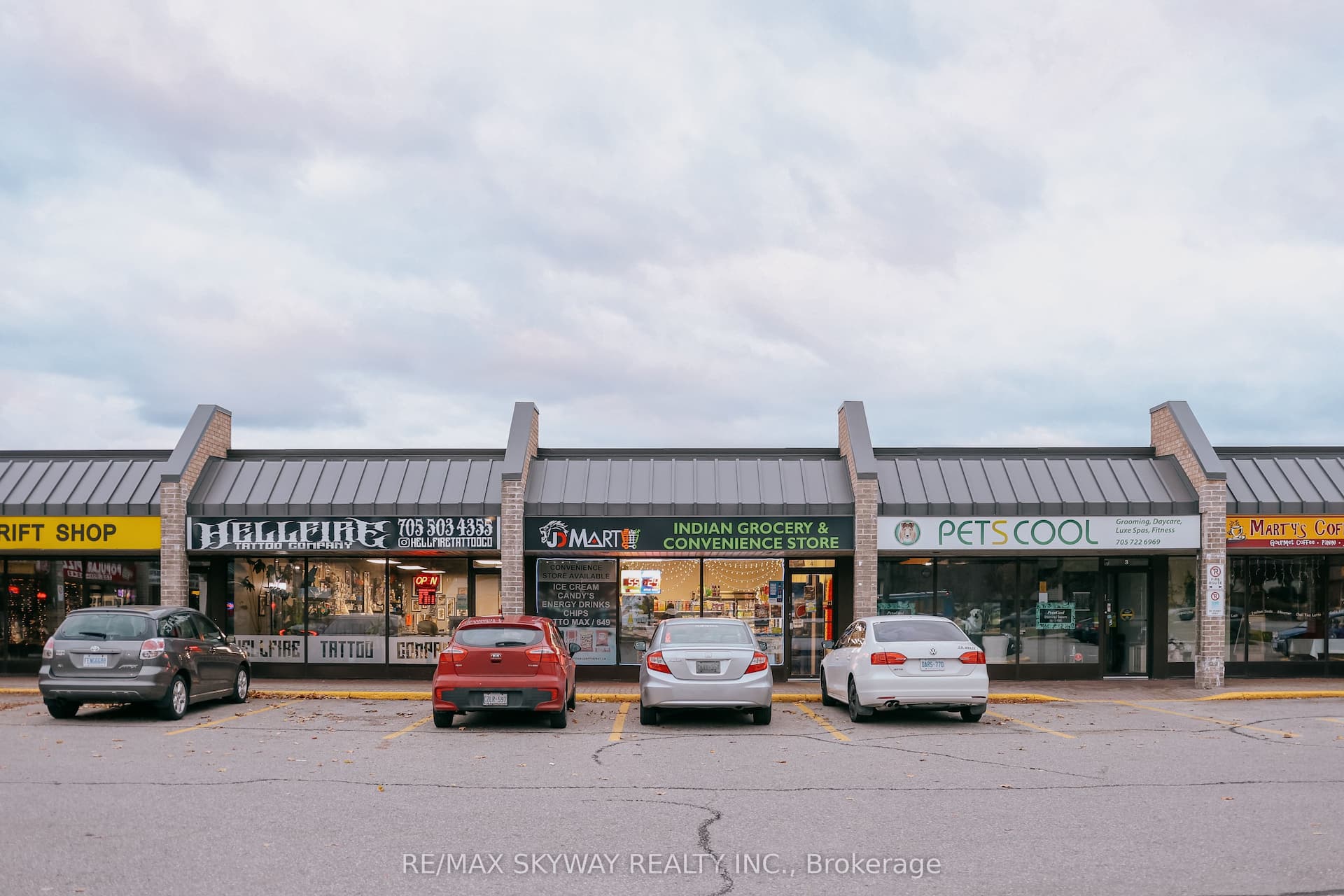 221 Cundles Road E 4 #4 — photo 1