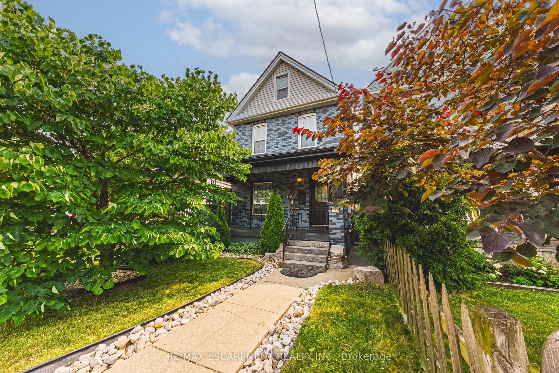 218 Grosvenor Avenue N, Hamilton — Detached for sale, photo 1
