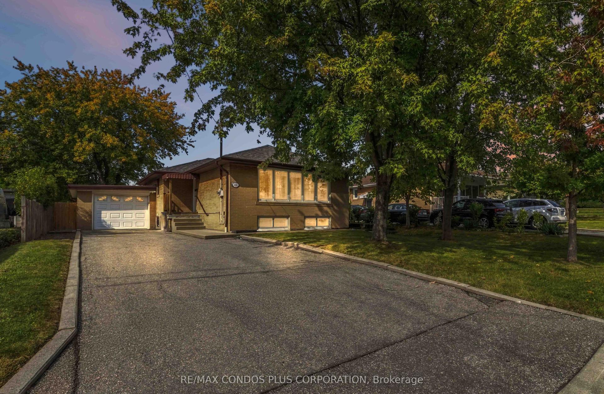 122 Wyndale Drive, Toronto — Detached for sale, photo 1