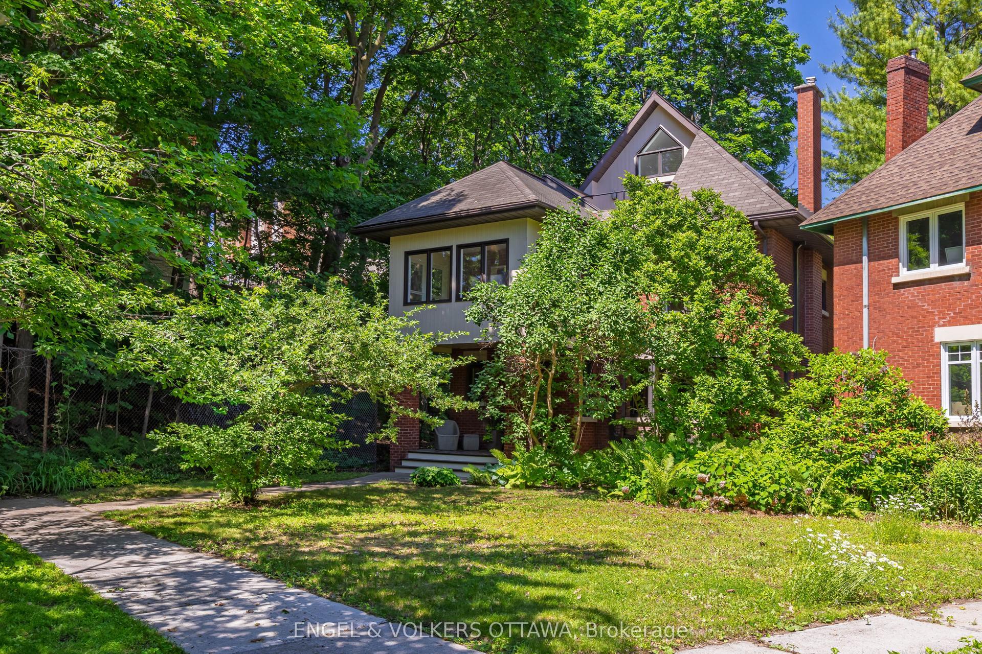 516 Queen Elizabeth Drive — photo 1