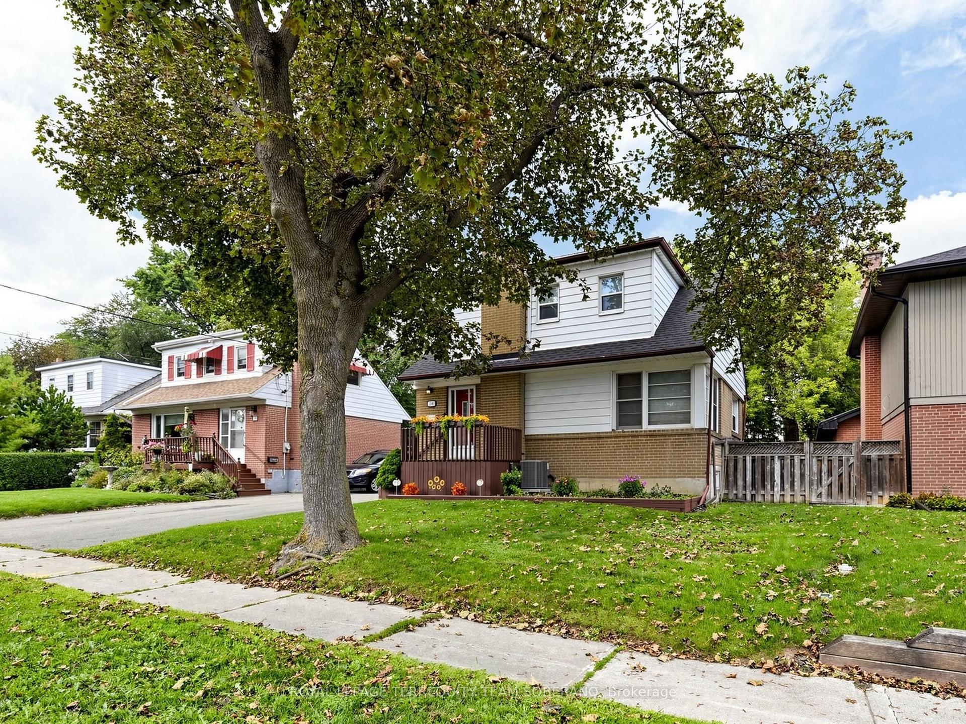 16 Clearbrooke Circle, Toronto — Detached for sale, photo 1