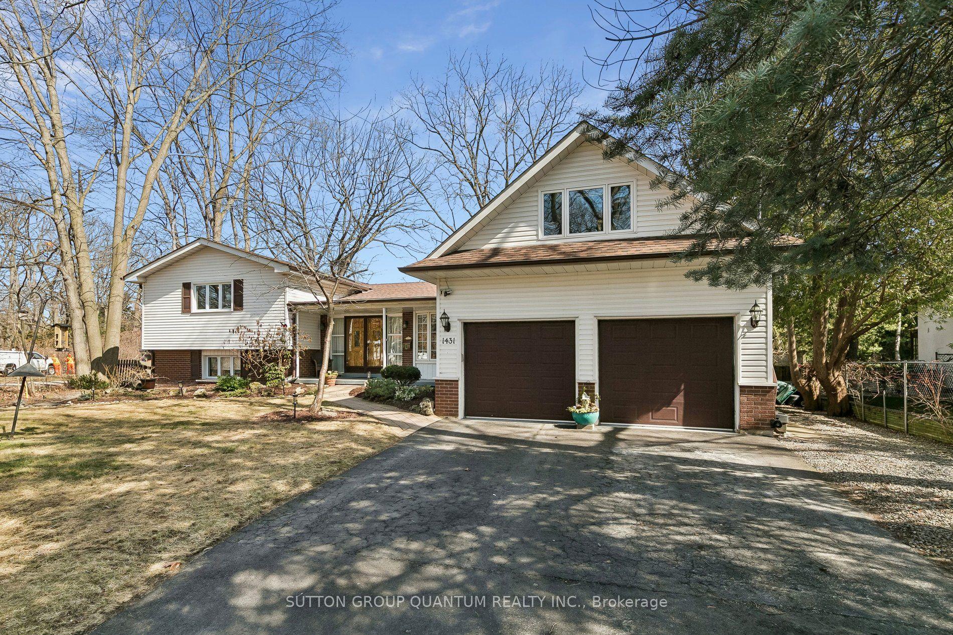 1431 Queen Victoria Avenue — photo 1