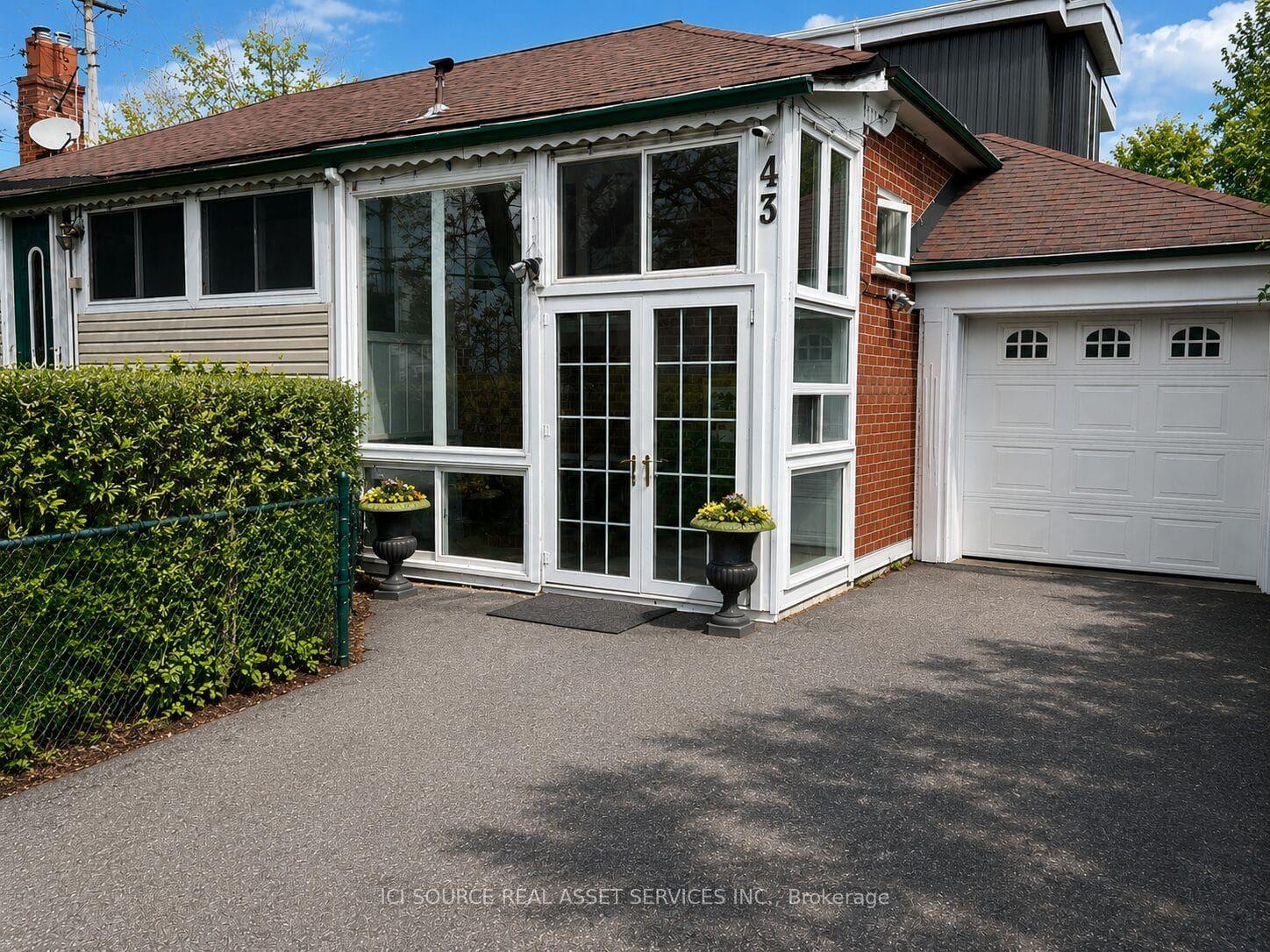 43 Ridgemoor Avenue — photo 1