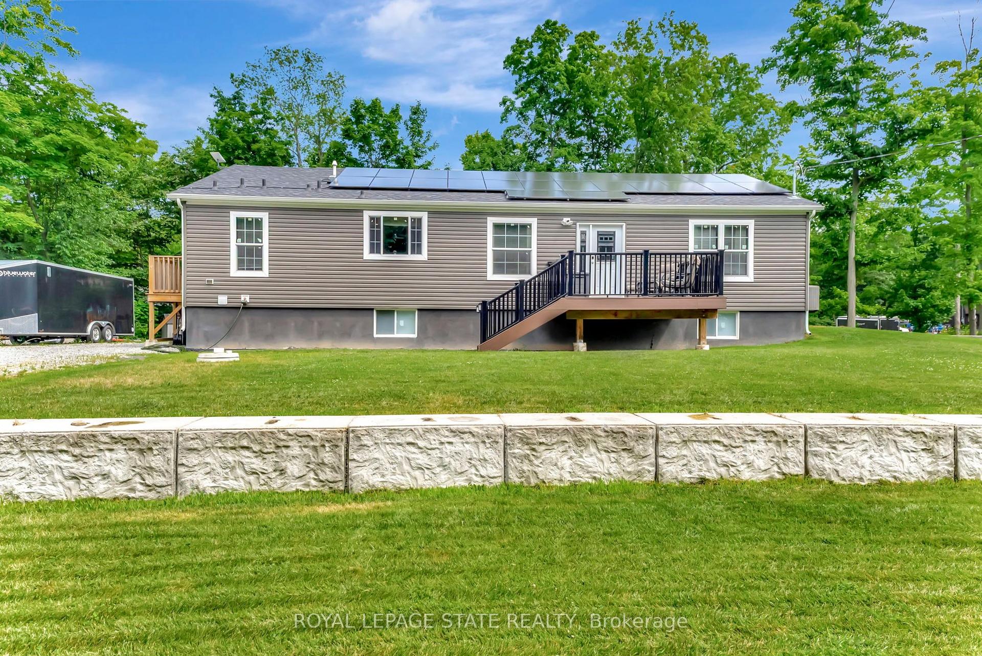 4881 Mapleview Crescent — photo 1