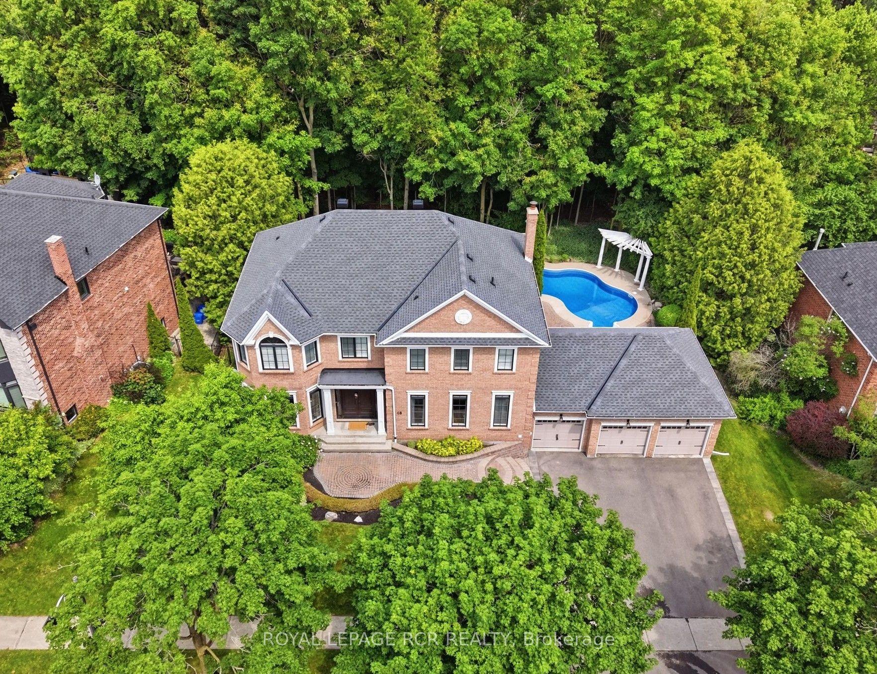 48 Hodgkinson Crescent — photo 1