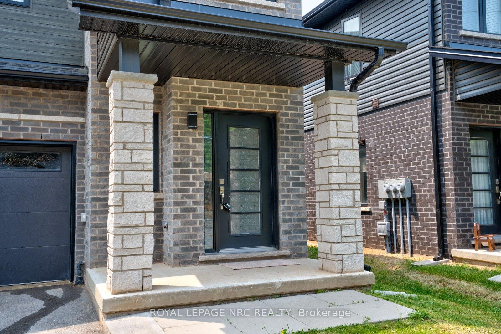4901 Pettit Avenue, Niagara Falls — Townhouse for lease, photo 1