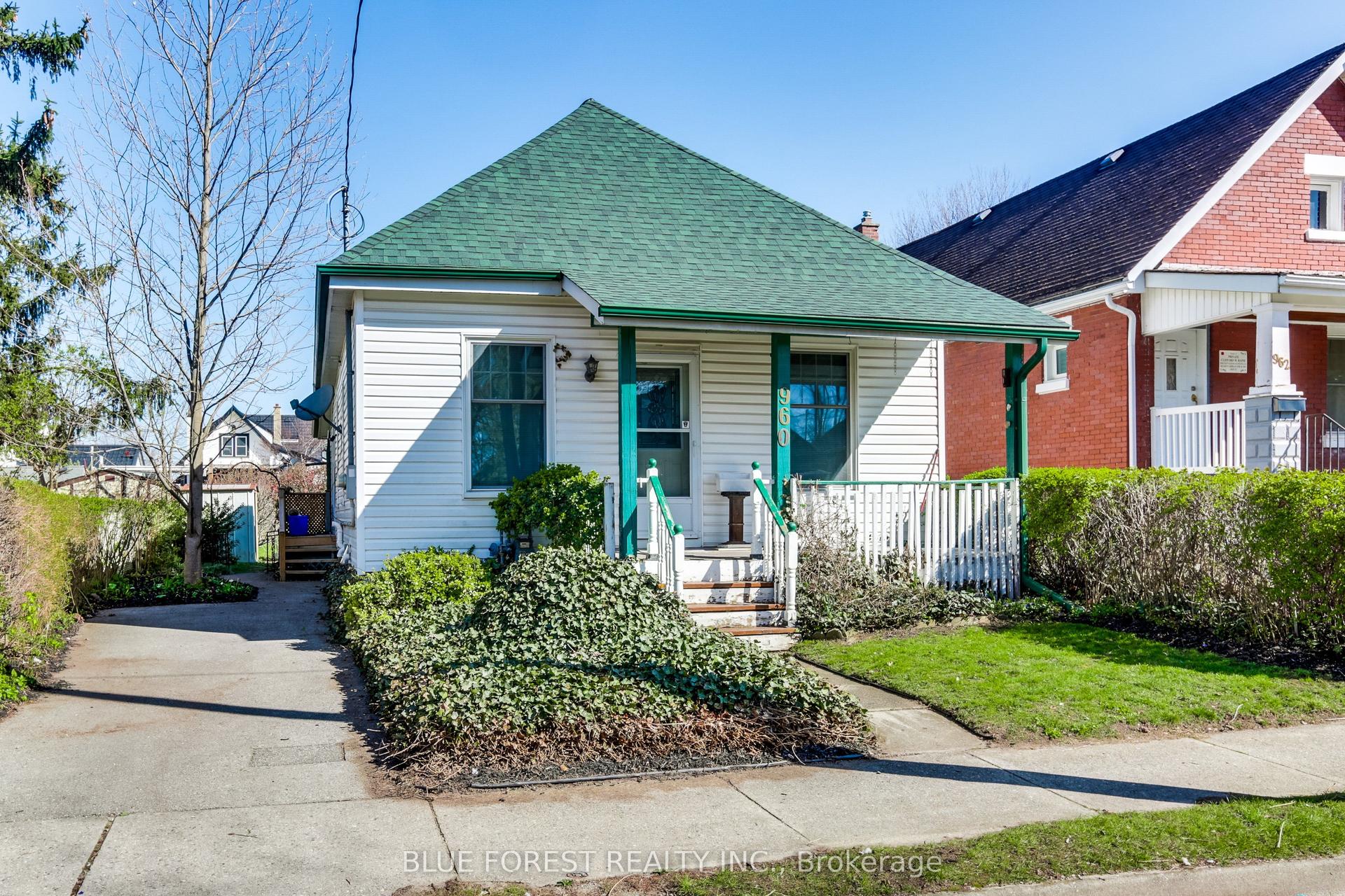 960 Hackett Street — photo 1