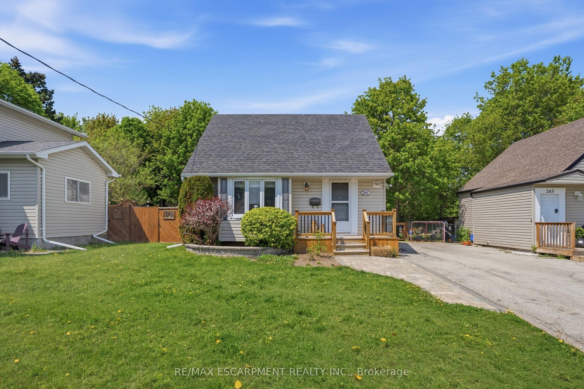 261 Andrew Street — photo 1