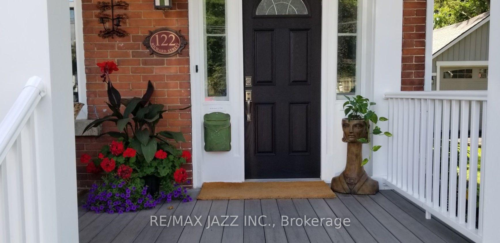 122 Richard Street — photo 1