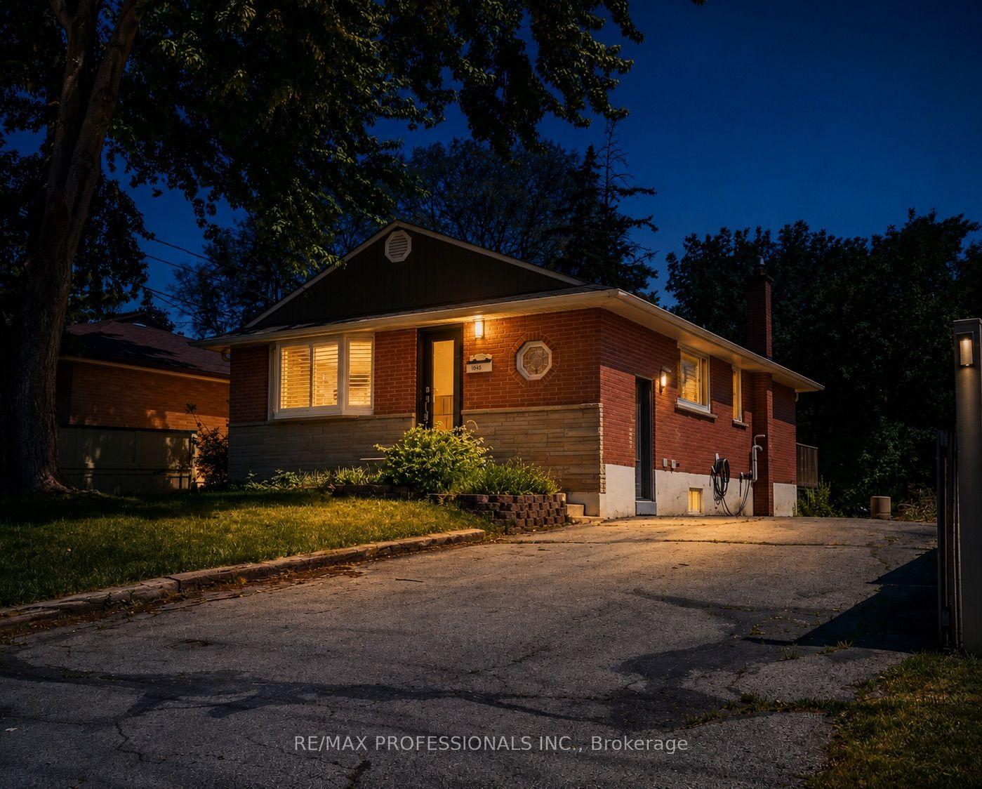 1327 Royal Drive LOWER #LOWER, Burlington — Detached for lease, photo 1
