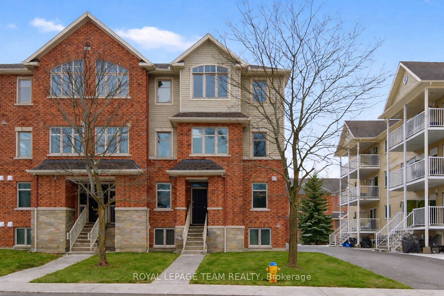 255 Deercroft Avenue — photo 1