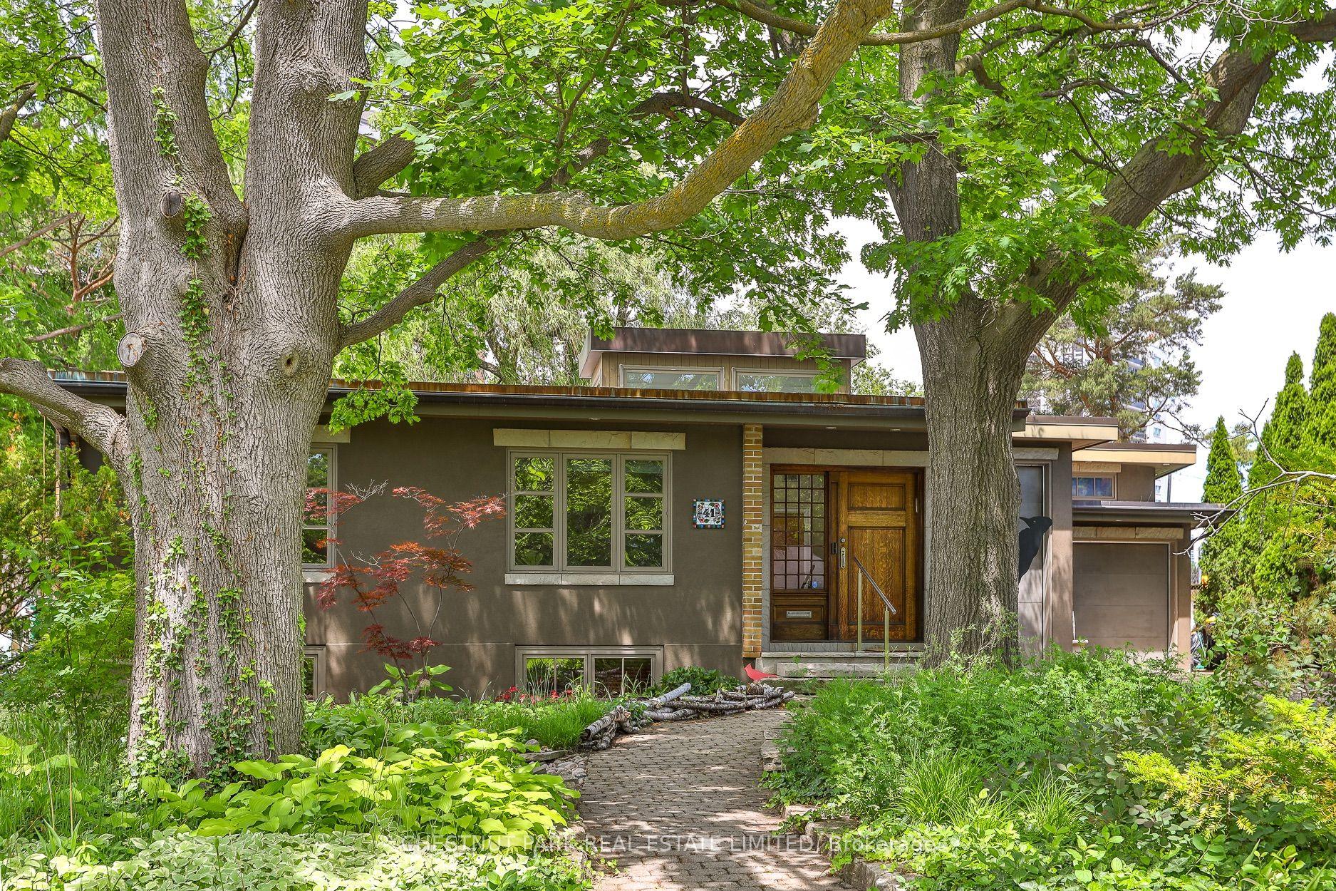 41 Hurlingham Crescent — photo 1