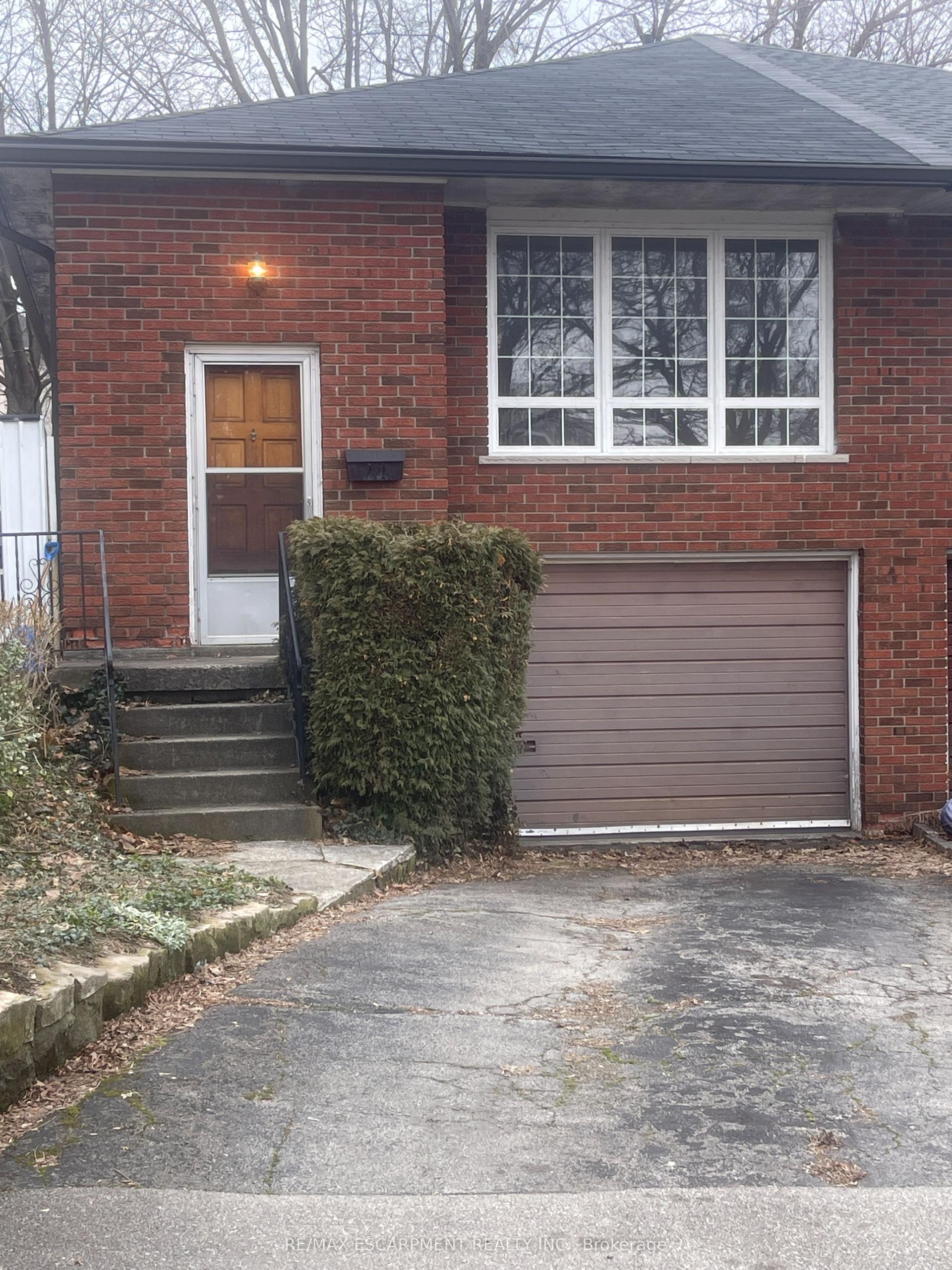 24 Yeoville Court — photo 1